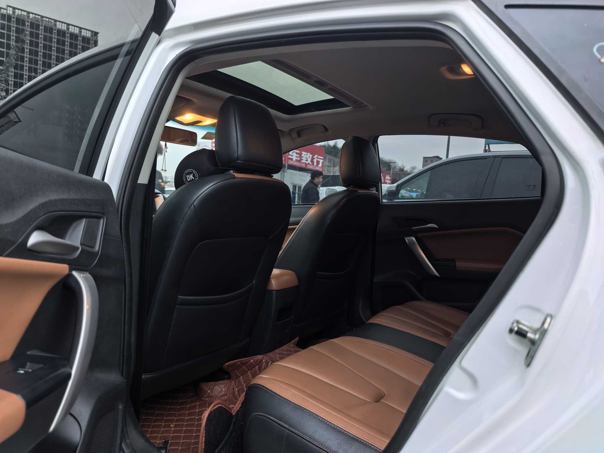 MG GT 2016 car image #6