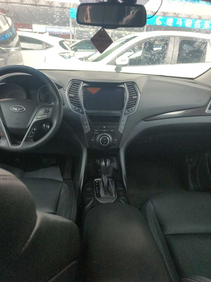 Hyundai Grand Santa Fe 2017 car image #6