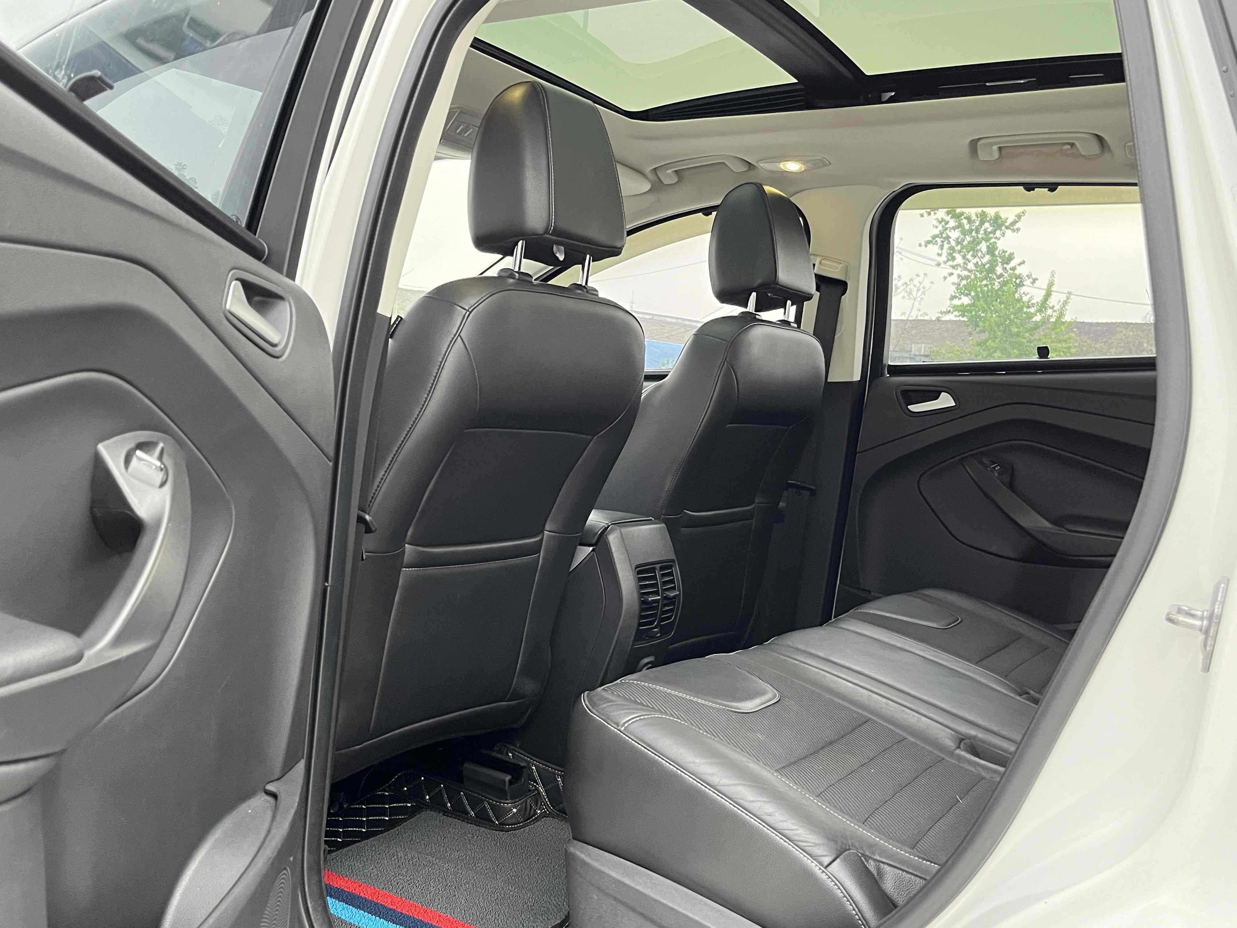 Ford Kuga 2016 car image #6