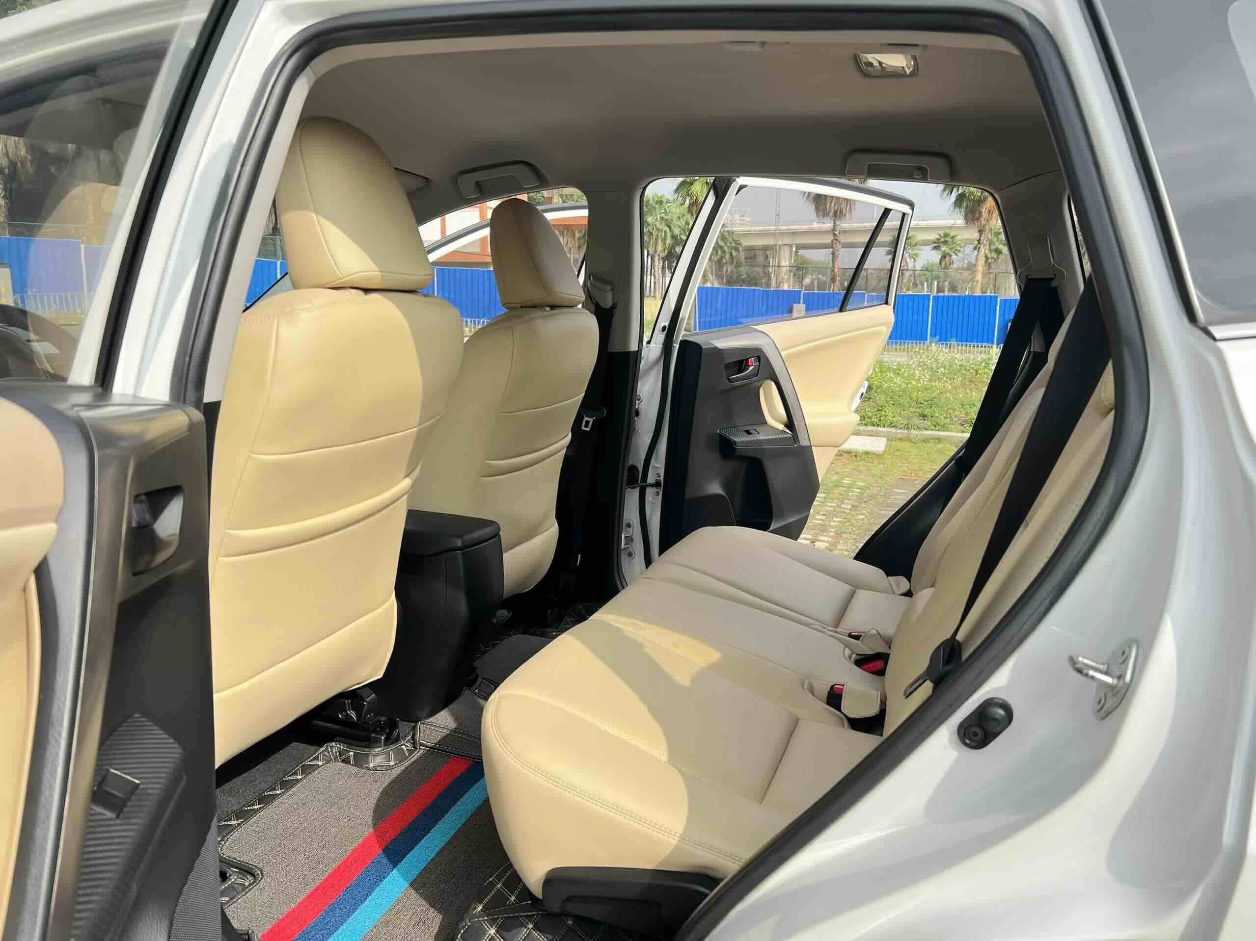 Toyota RAV4 2015 immagine di auto #6