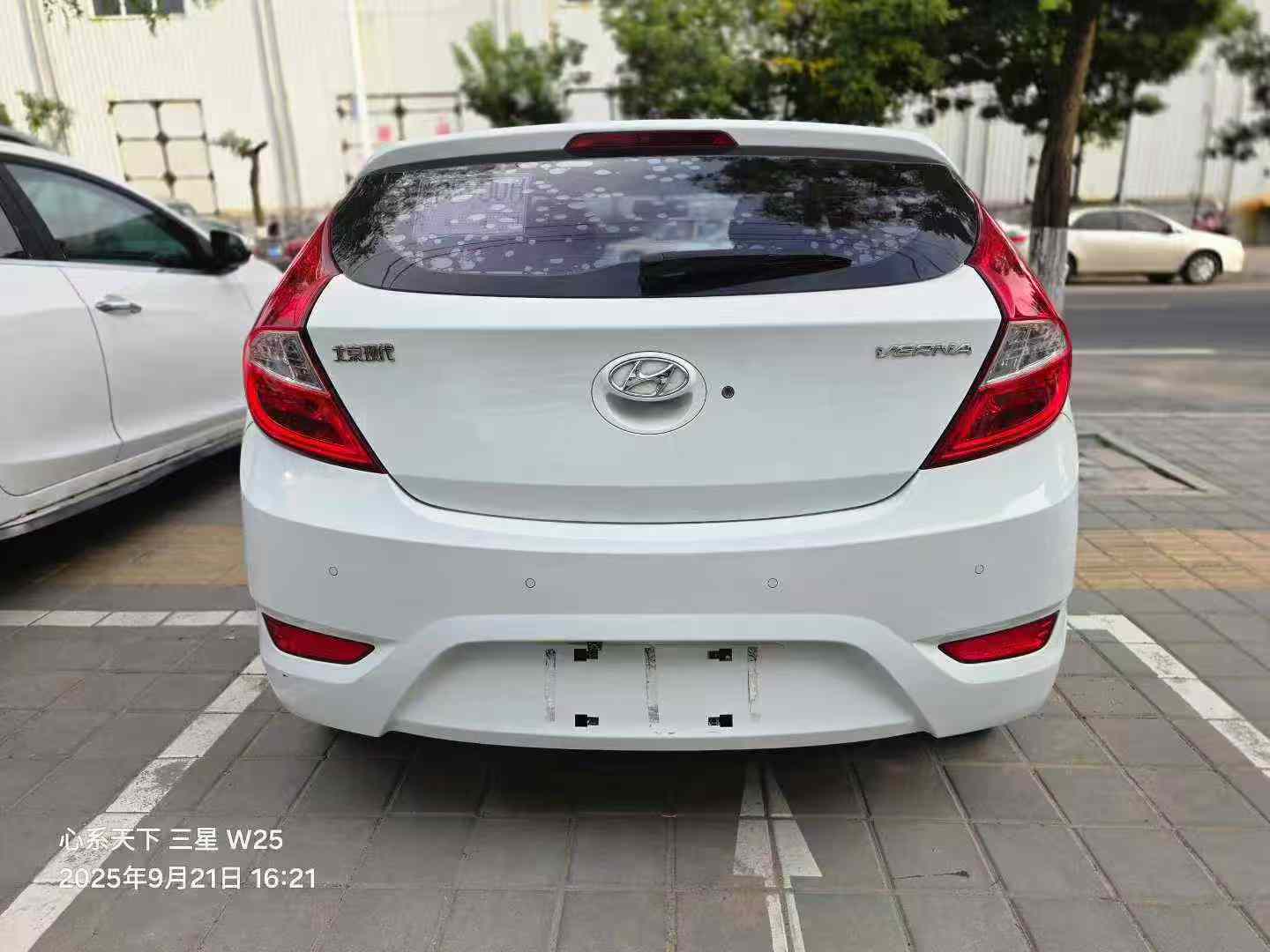 Hyundai Reina Hatchback 2016 imagem de carro #6