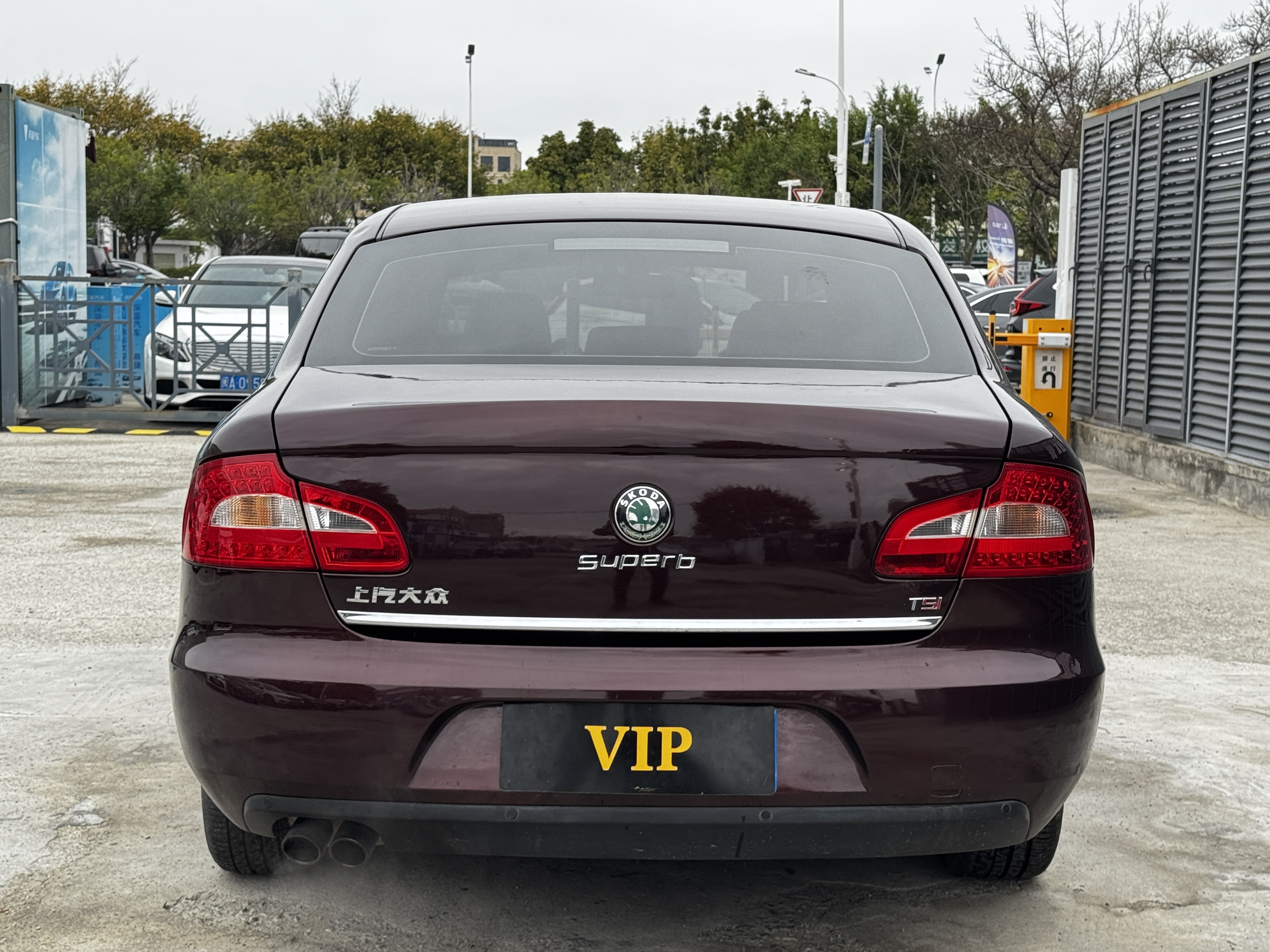 Skoda Superb 2011 car image #6