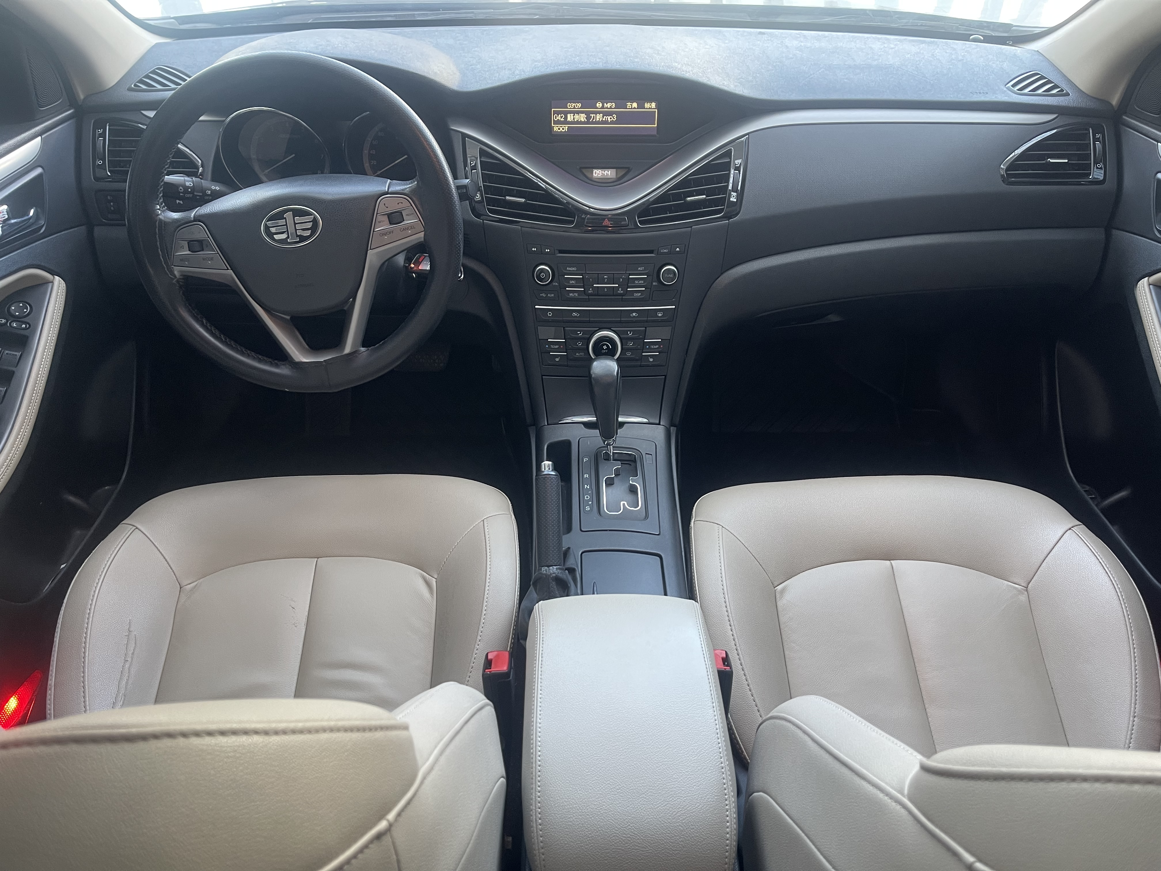2014 car image #6