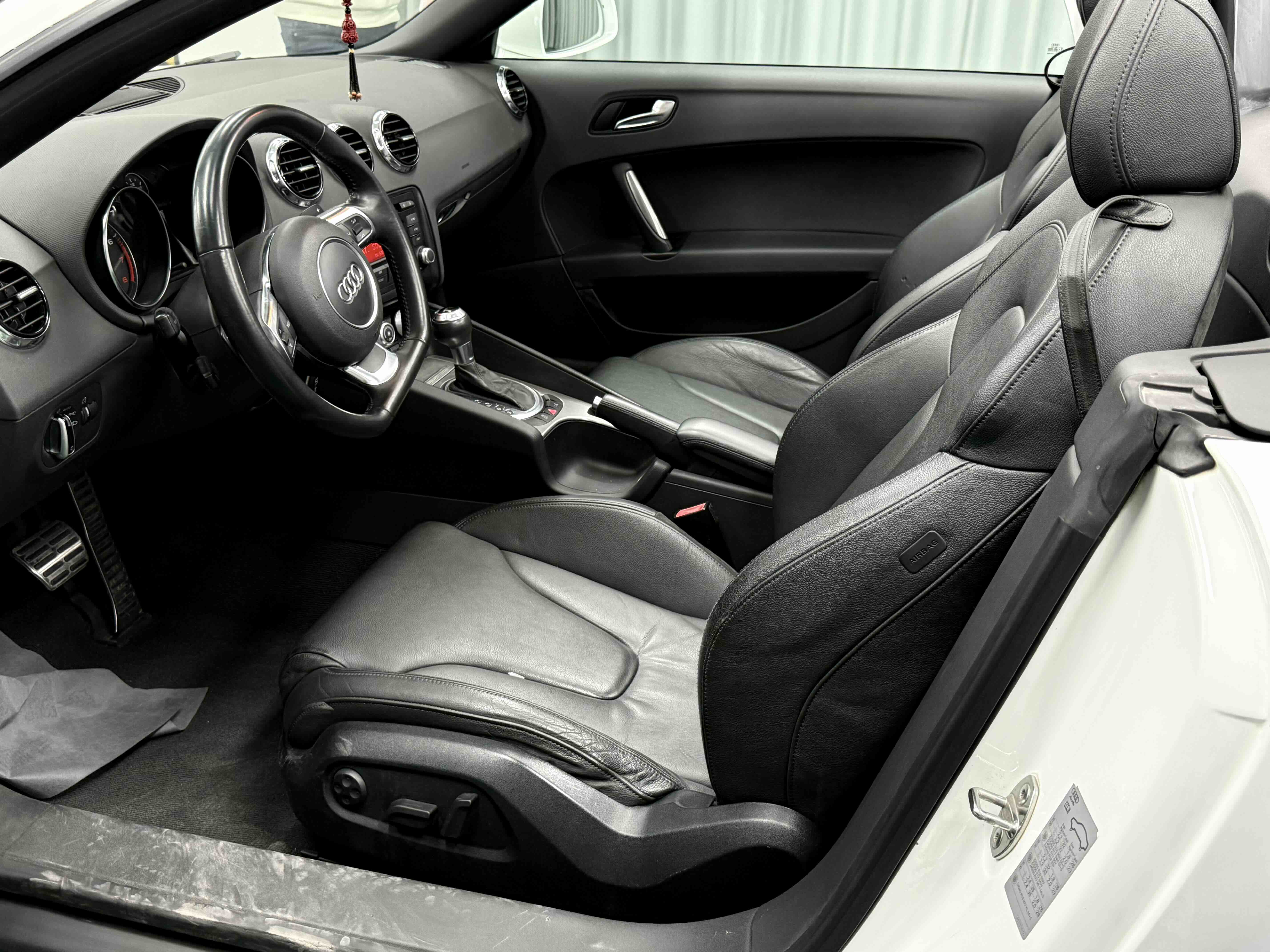 Audi TT 2011 #6 Audi TT 2011 car image #6