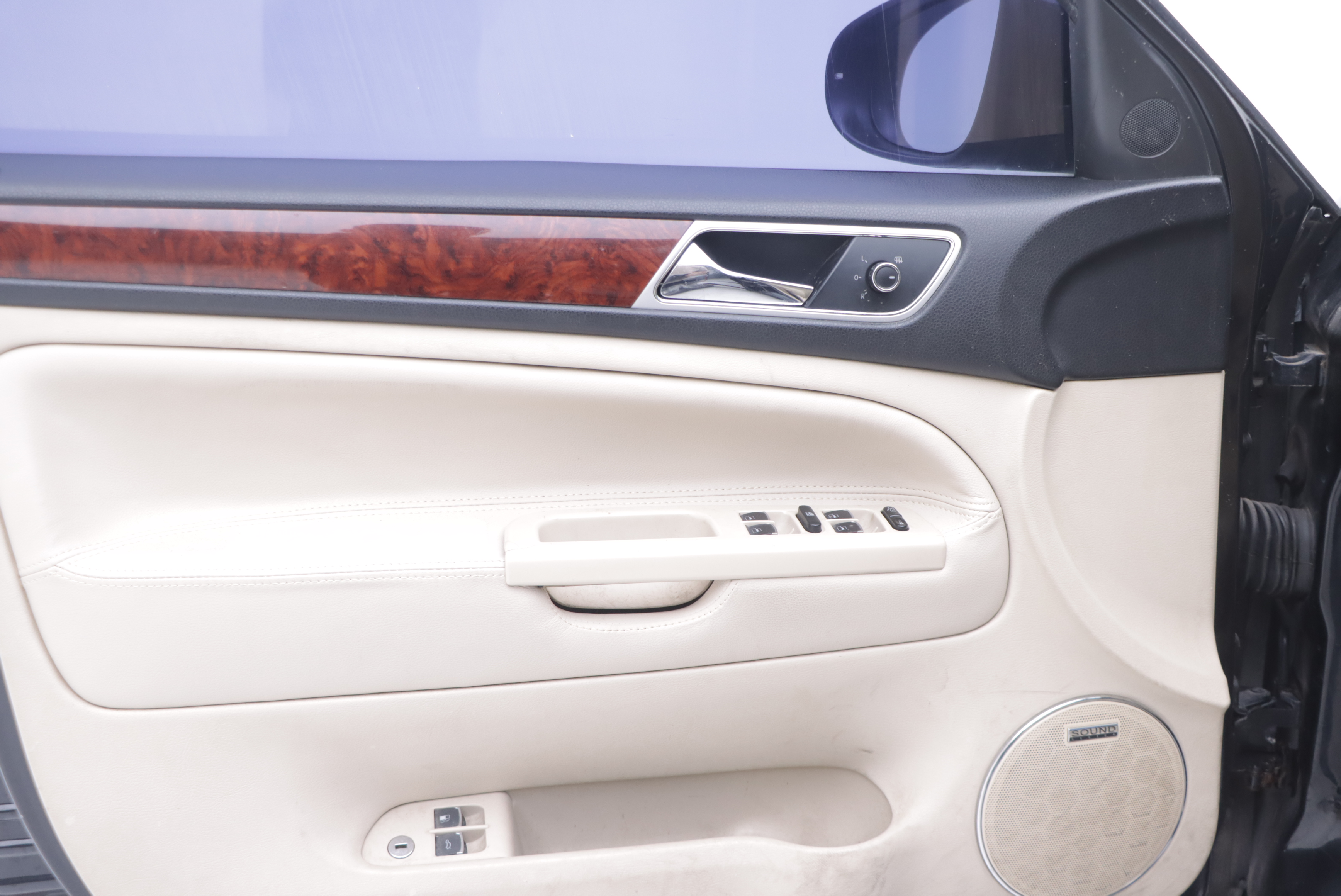 Volkswagen Passat Lingyu 2011 #6 Volkswagen Passat Lingyu 2011 car image #6