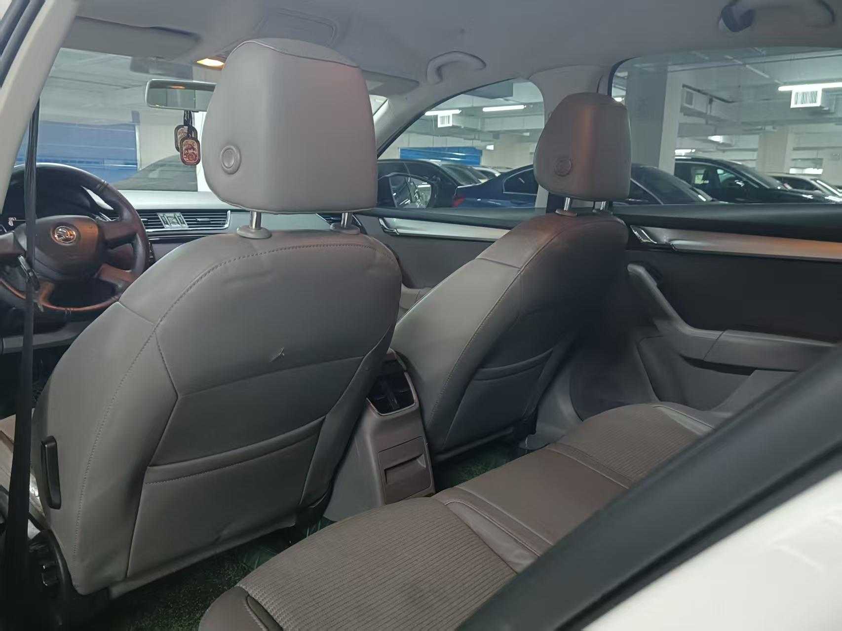 Skoda Octavia 2015 car image #6