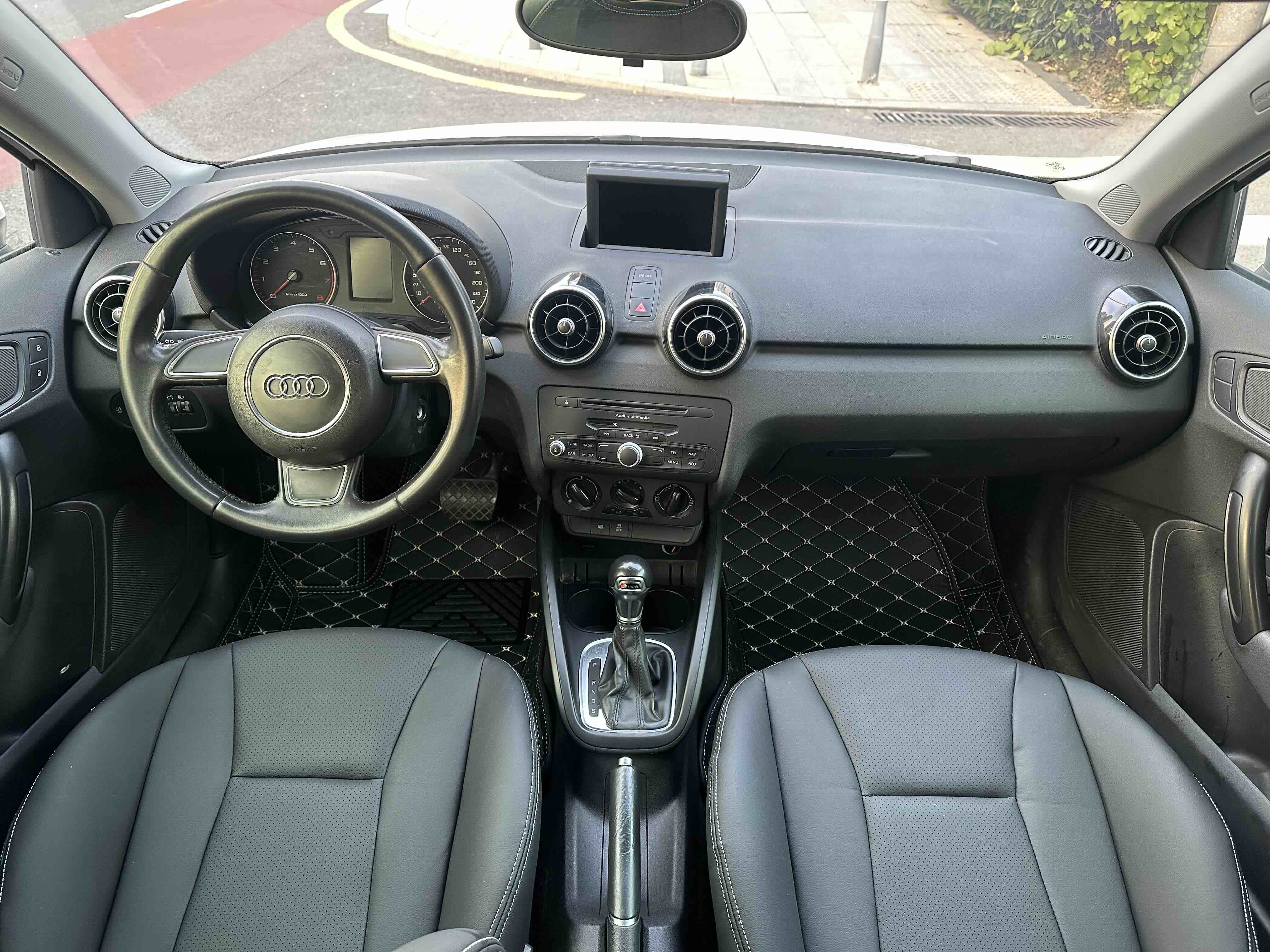 Audi A1 2014 car image #6
