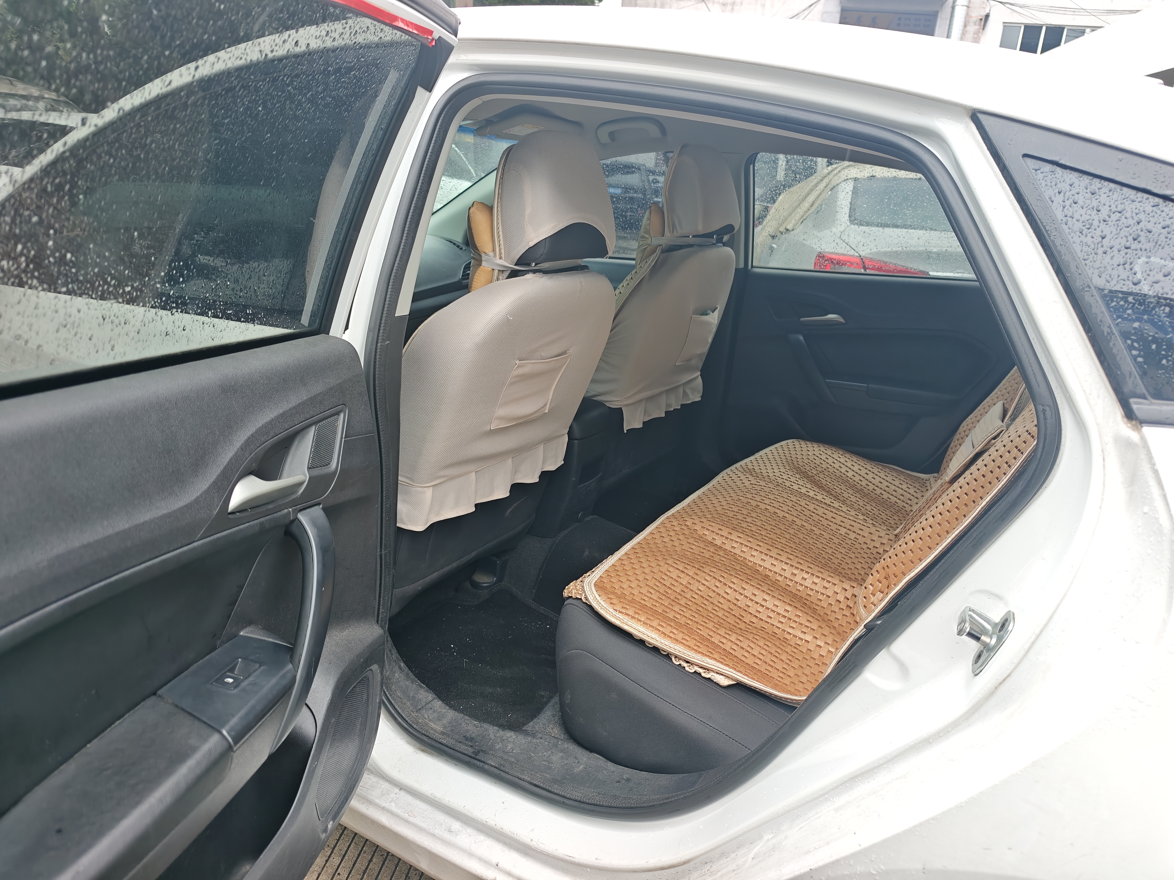 MG GT 2015 car image #6