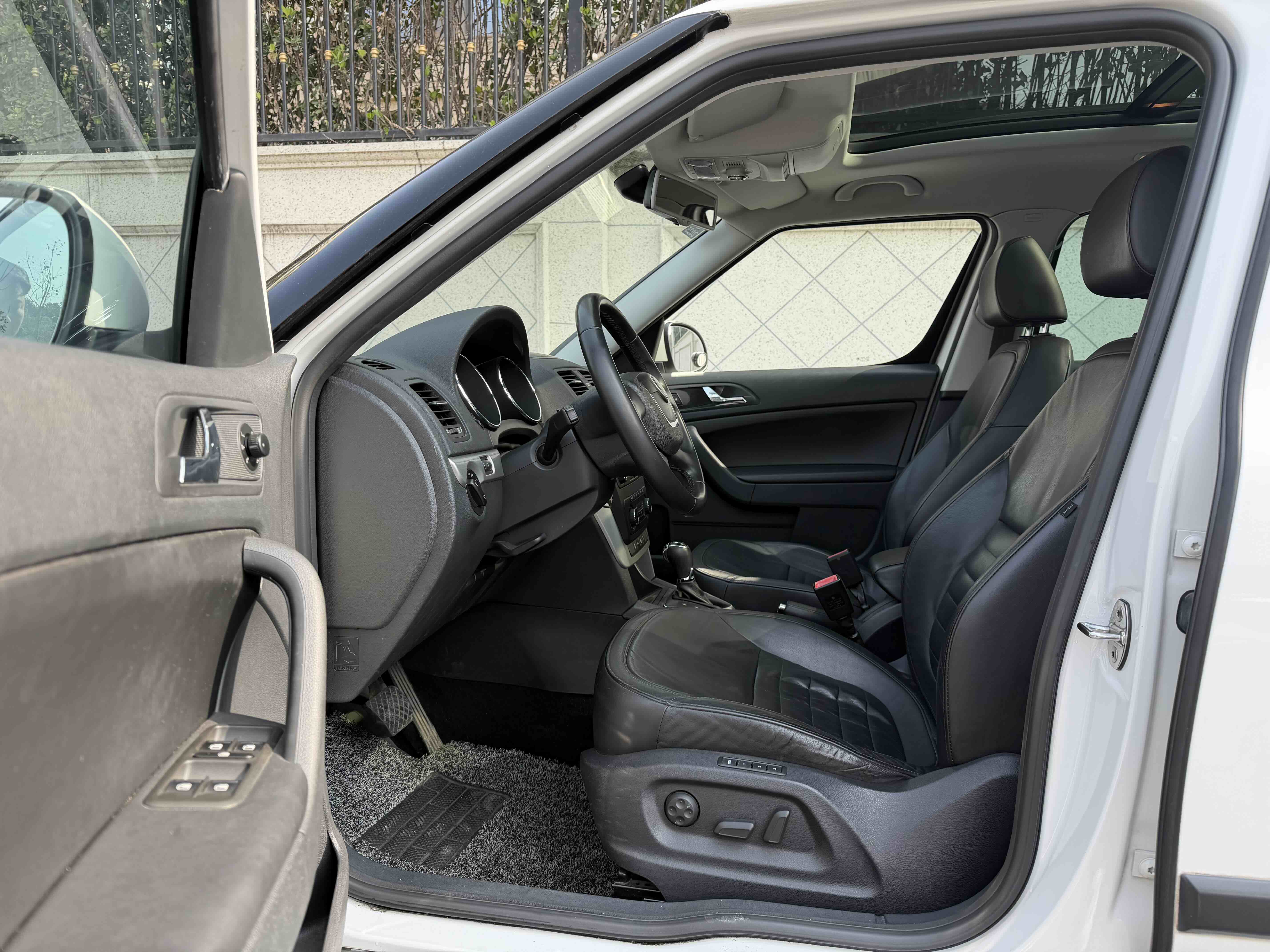 Skoda Yeti (Imported) 2014 car image #6