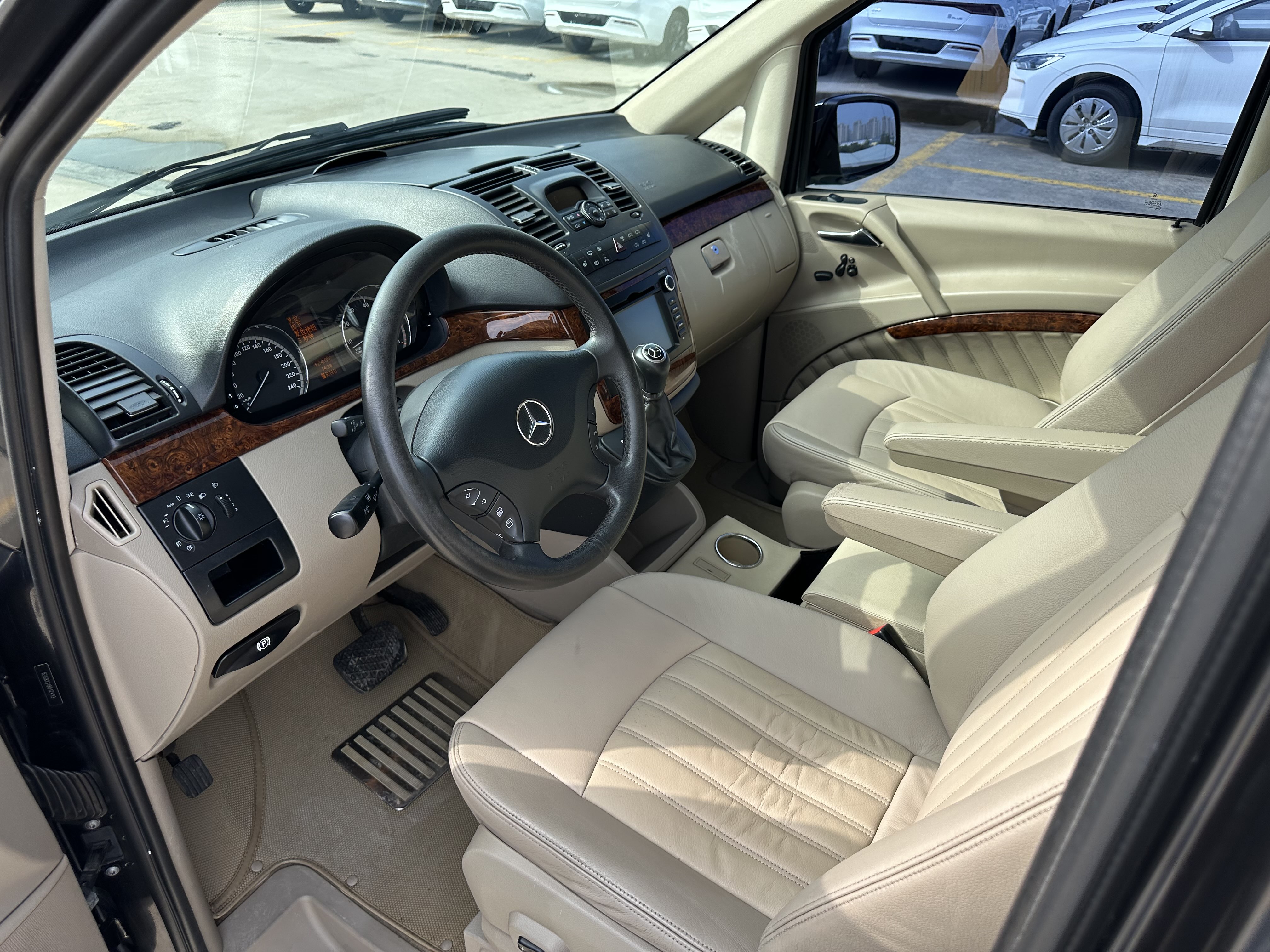 奔驰 唯雅诺 2011 汽车图片 #6