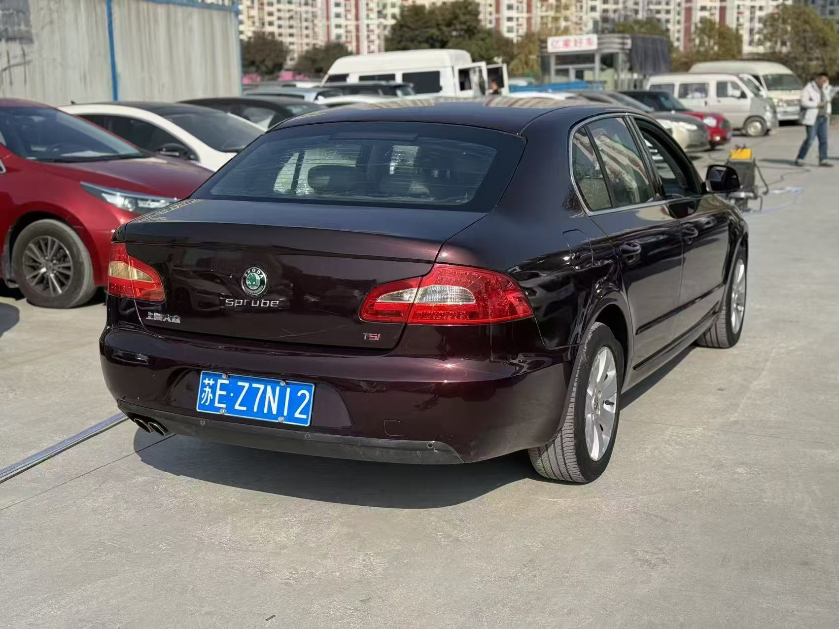 Skoda Superb 2012 car image #6