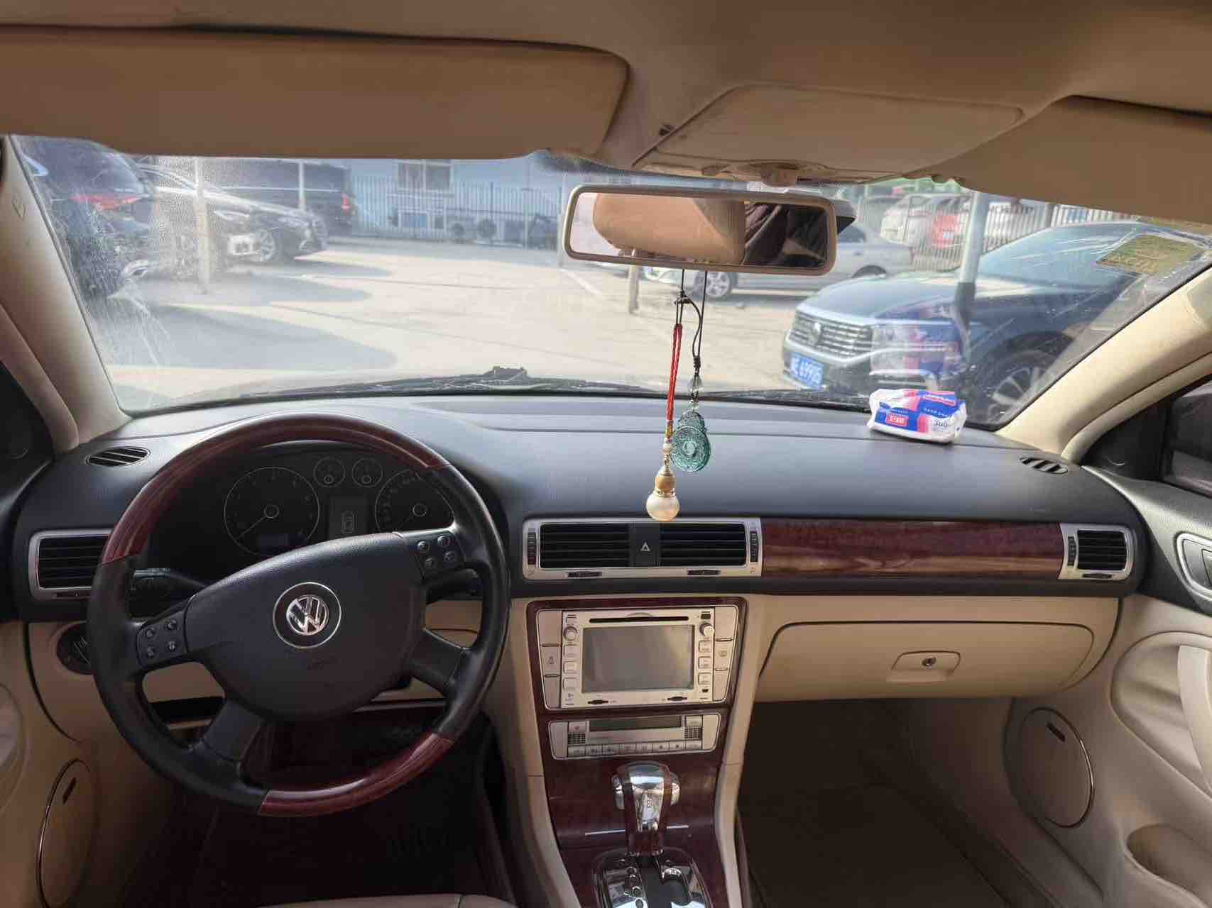 Volkswagen Passat Lingyu 2010 immagine di auto #6