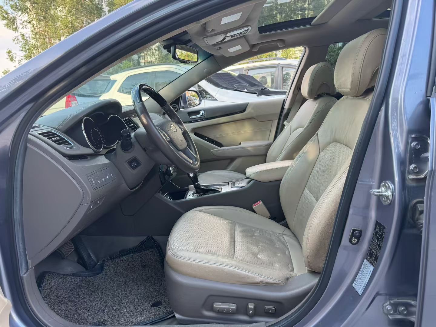 Kia Cadenza 2011 car image #6