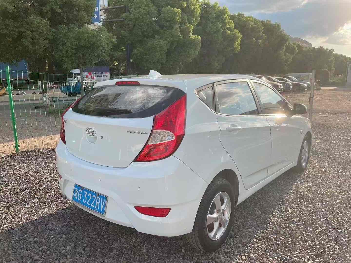 Hyundai Reina Hatchback 2015 immagine di auto #6