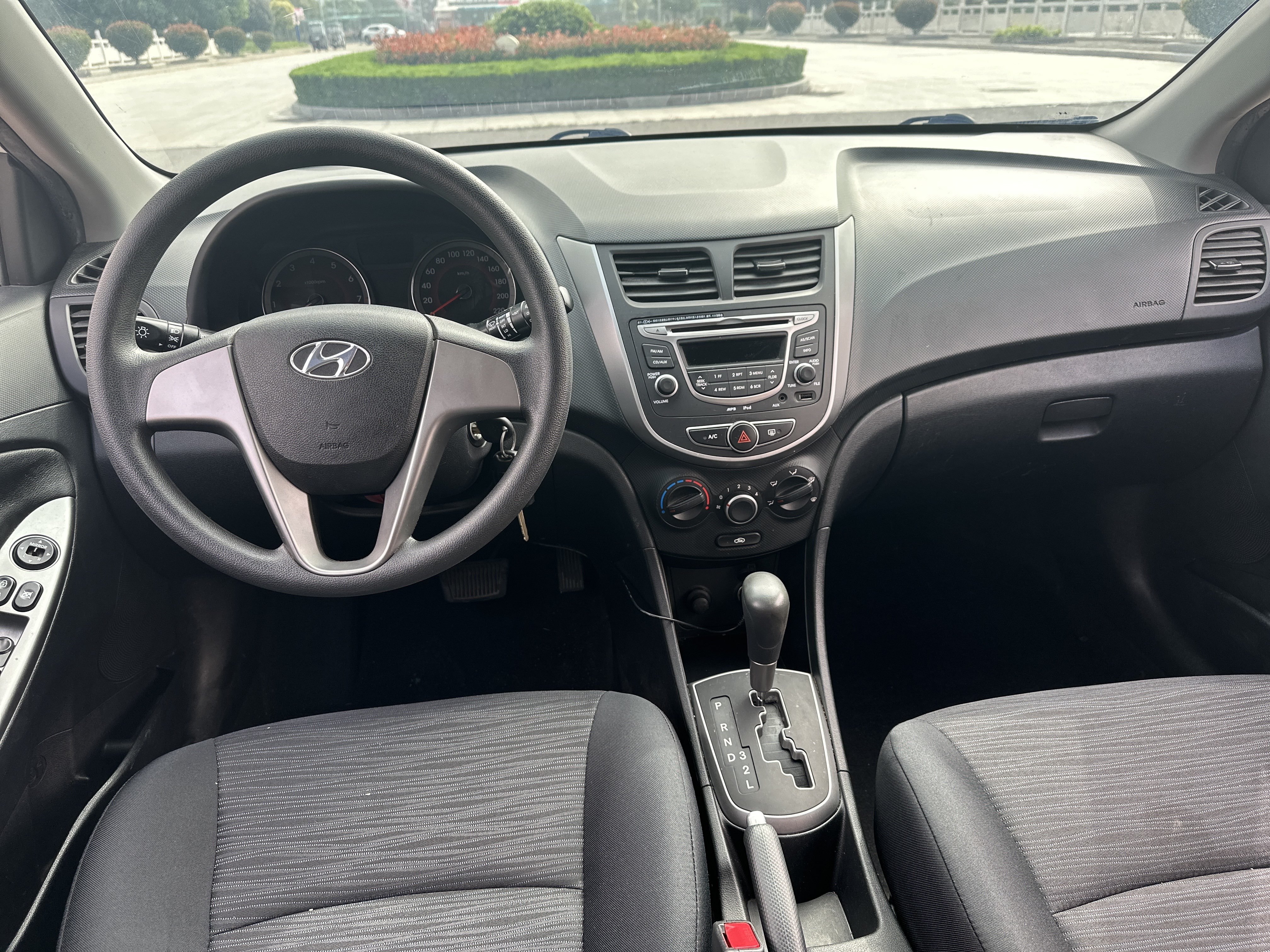 Hyundai Reina Hatchback 2017 car image #6