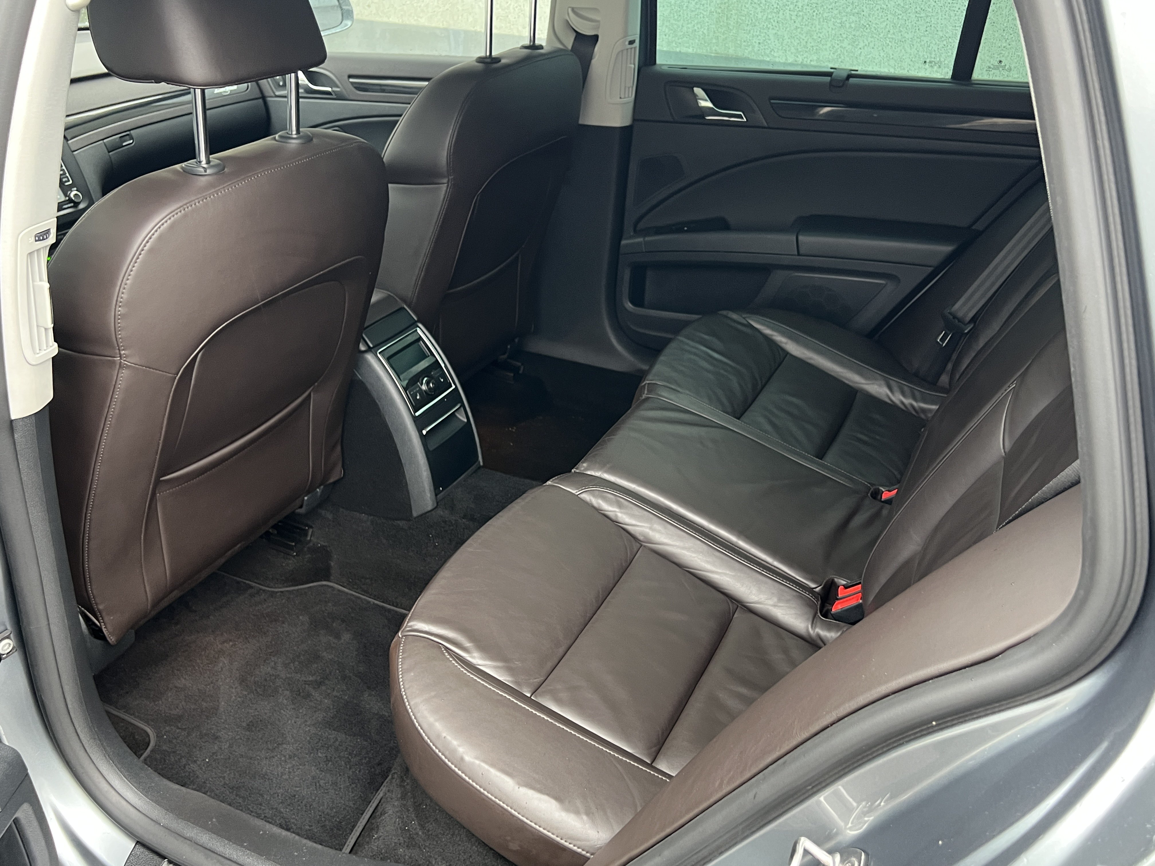 Skoda Superb Combi 2015 car image #6