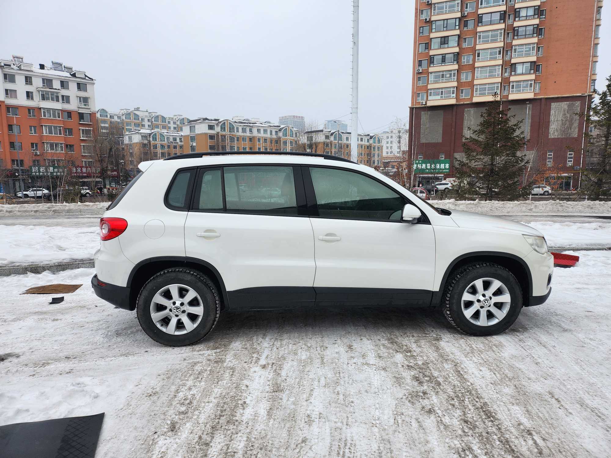 Volkswagen Tiguan 2011 car image #6