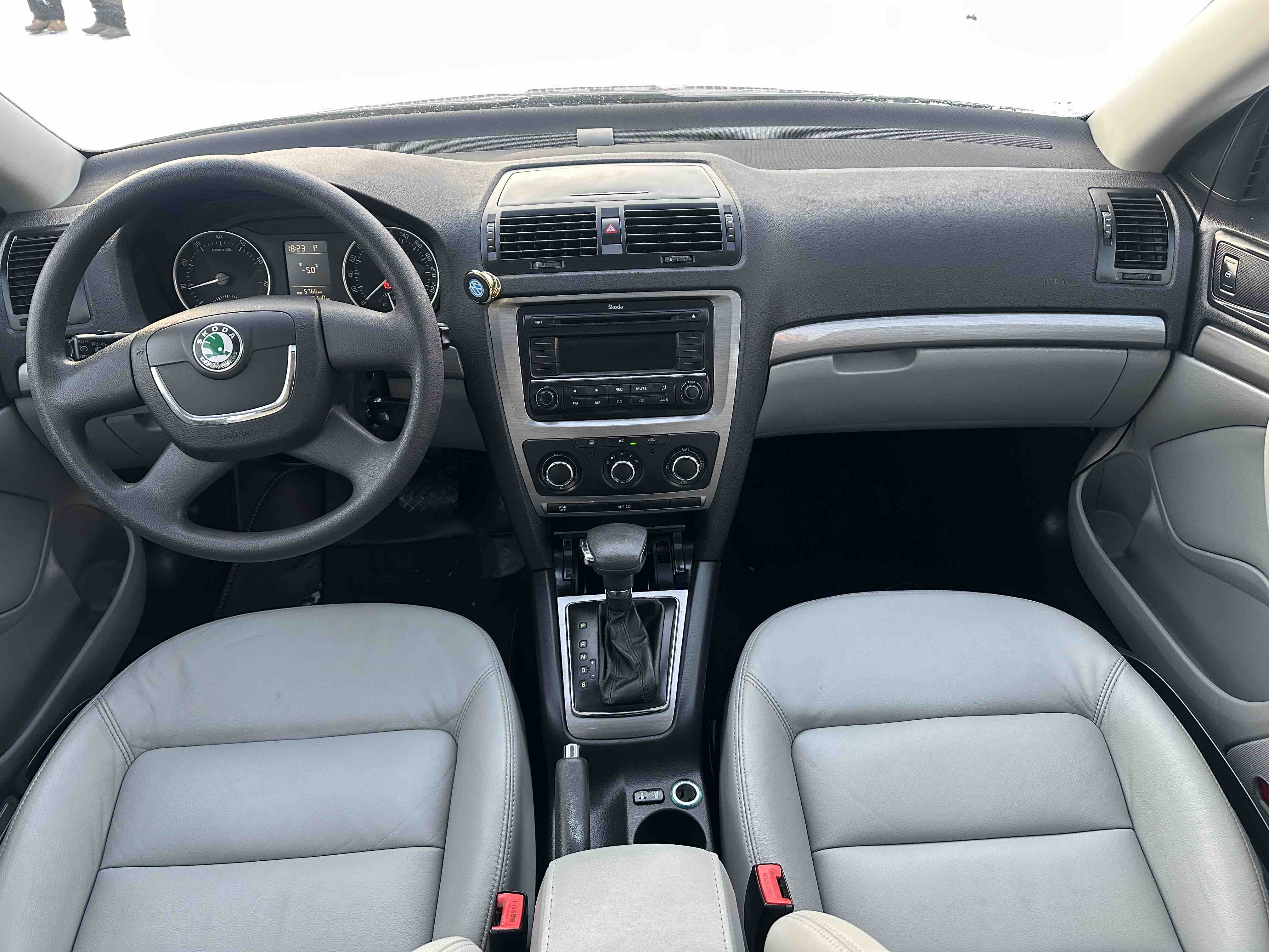 Skoda Octavia 2011 car image #6
