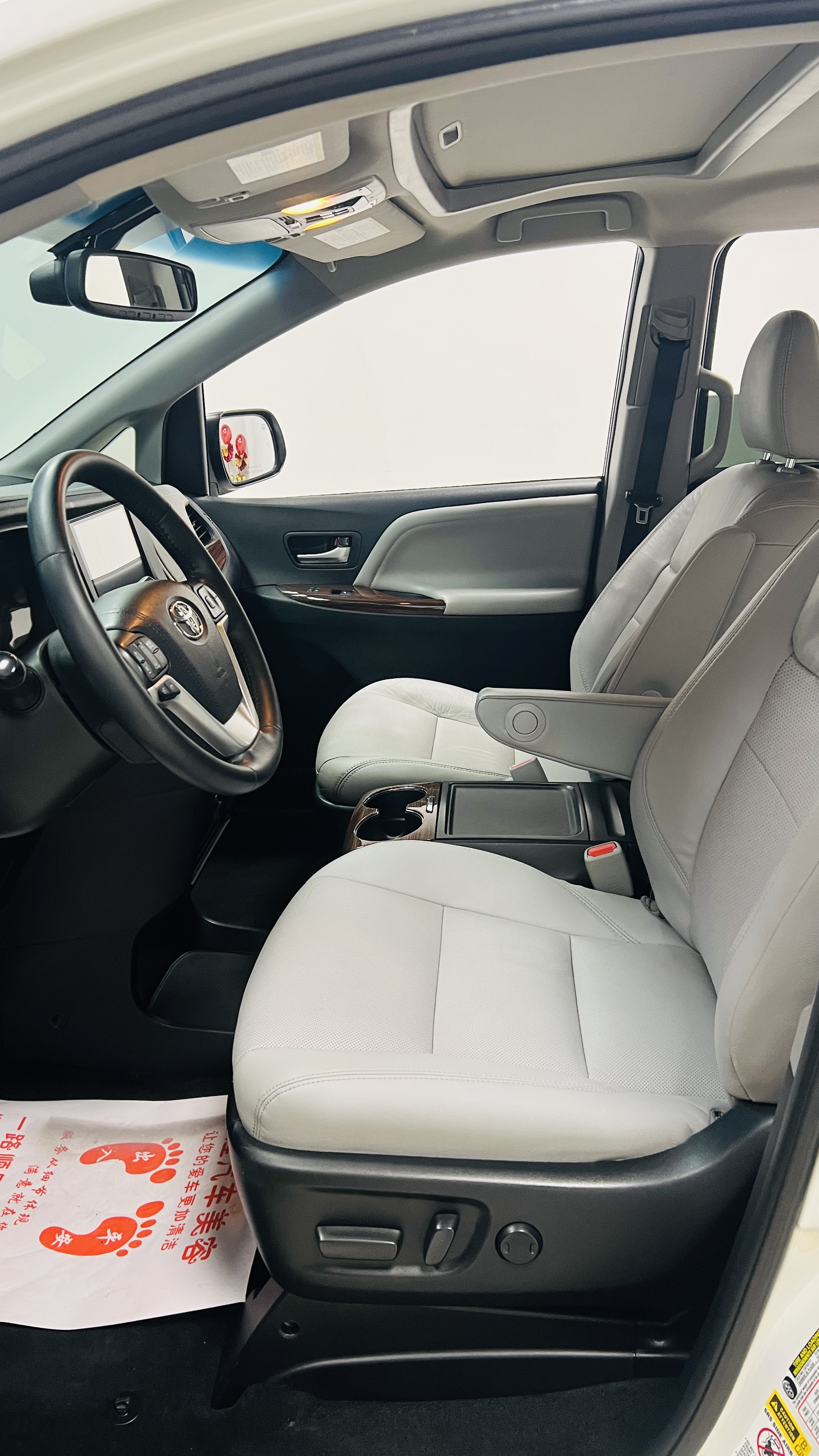 Toyota SIENNA 2016 car image #6
