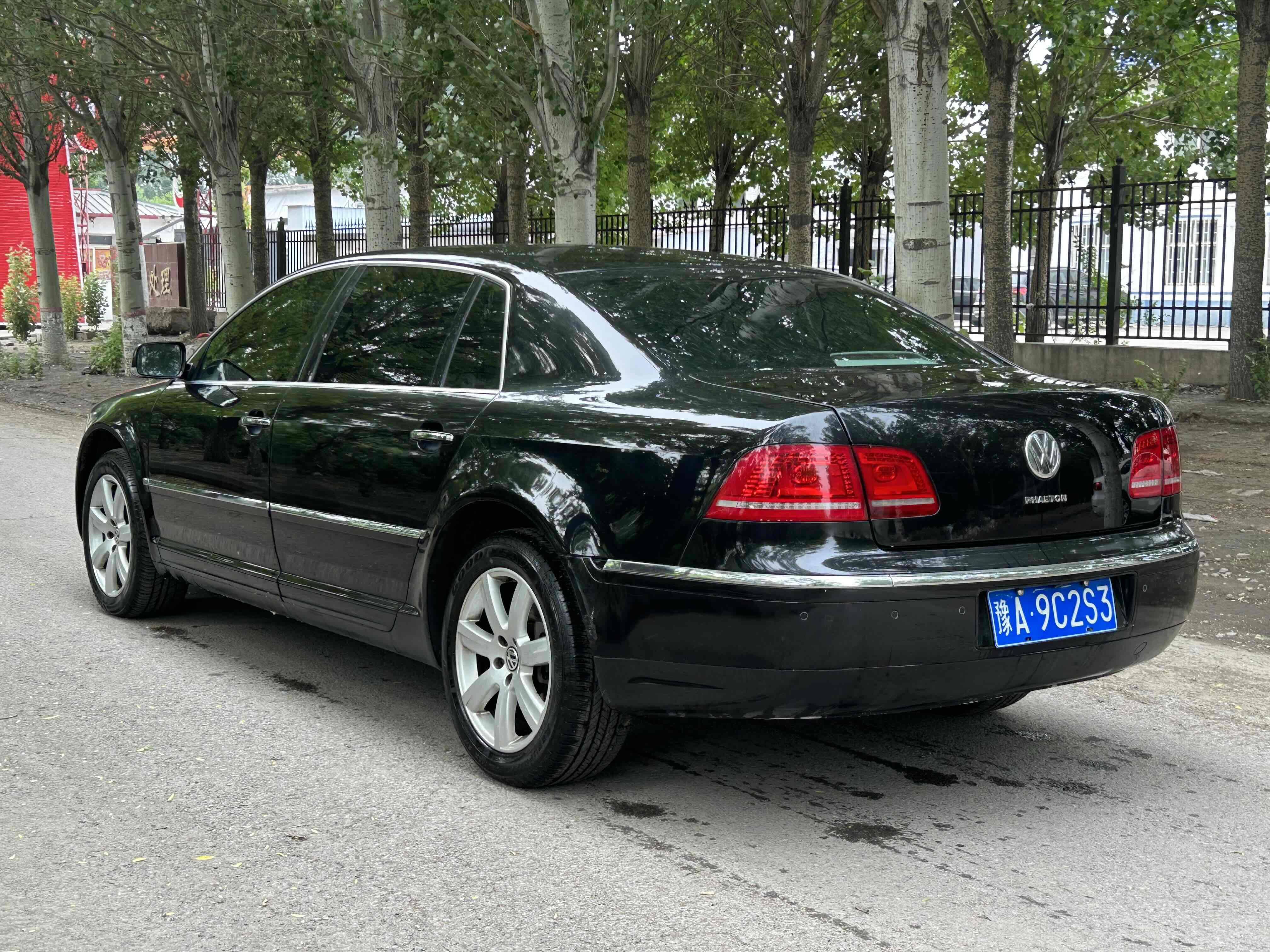 Volkswagen Pheaton 2011 immagine di auto #6