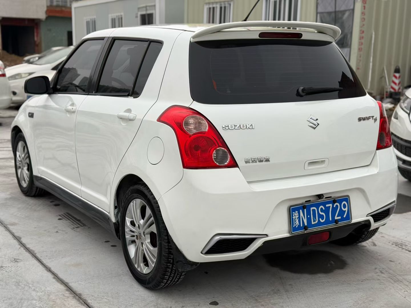 Suzuki Swift 2013 car image #6