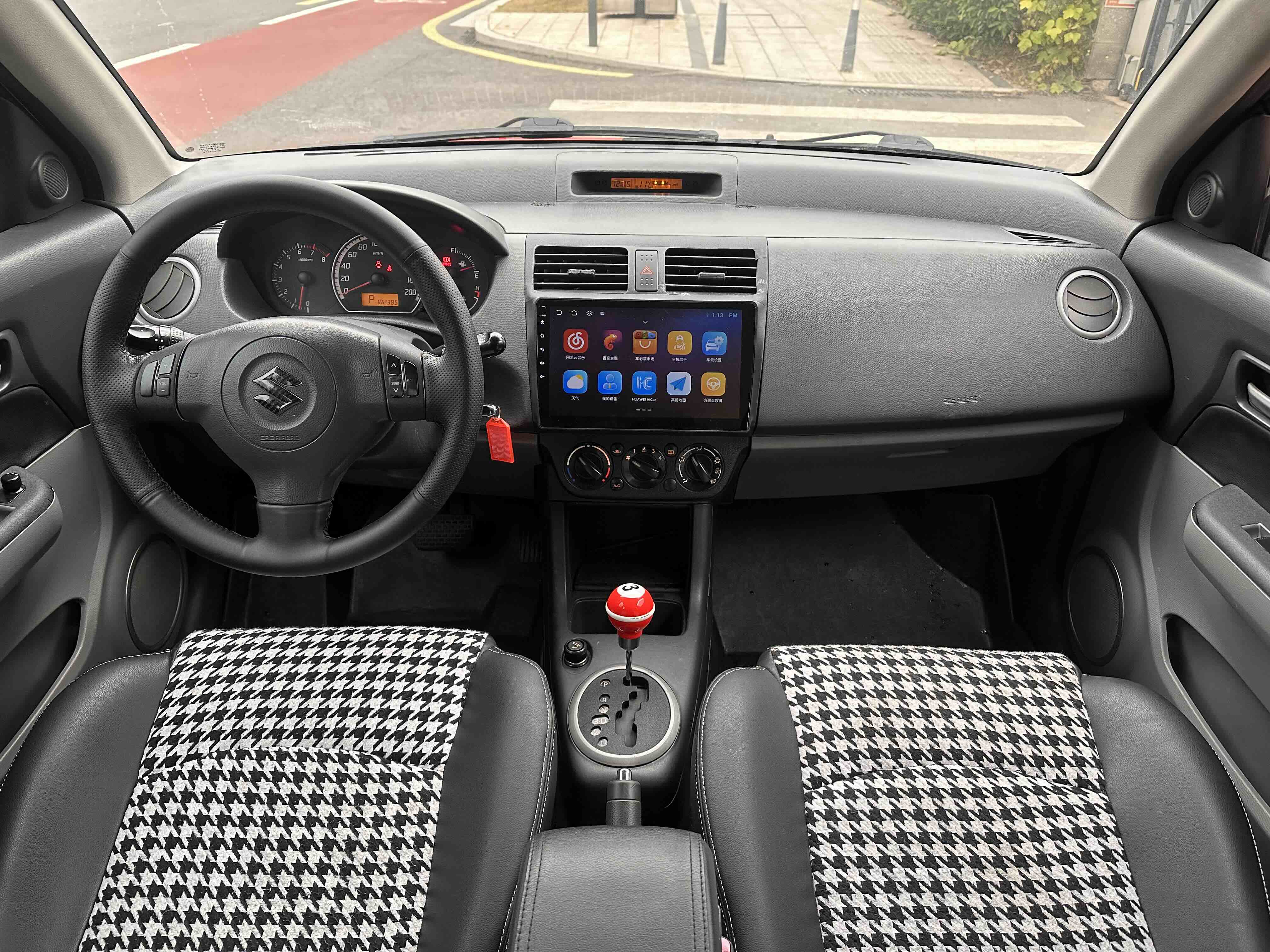 Suzuki Swift 2011 immagine di auto #6