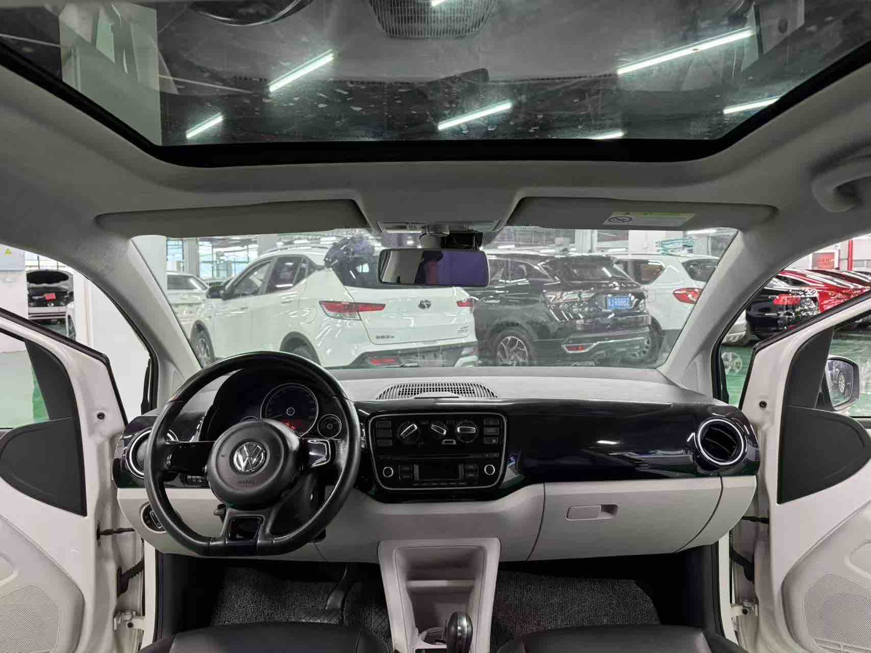 Volkswagen up! 2016 immagine di auto #6