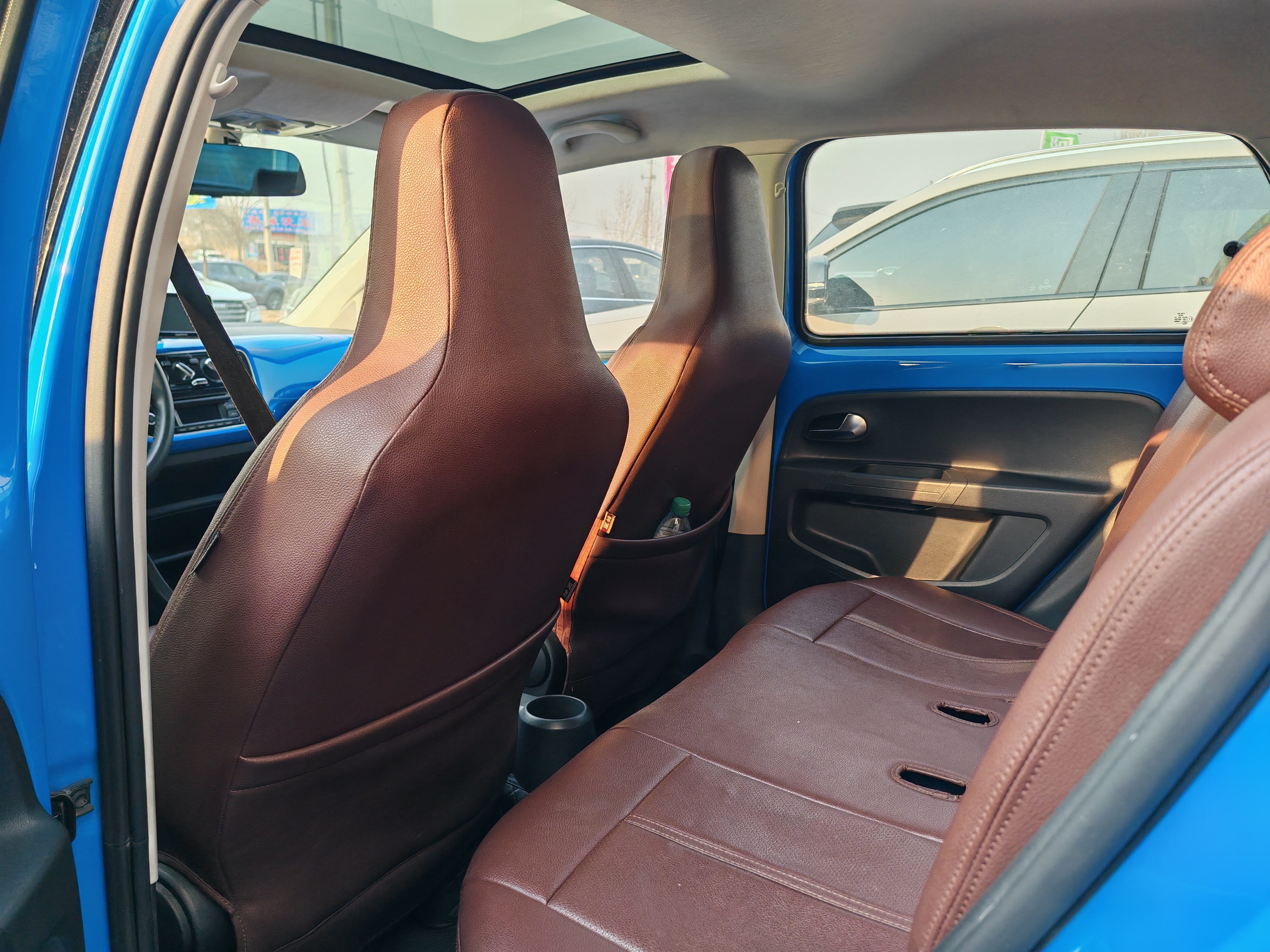 Volkswagen up! 2015 car image #6