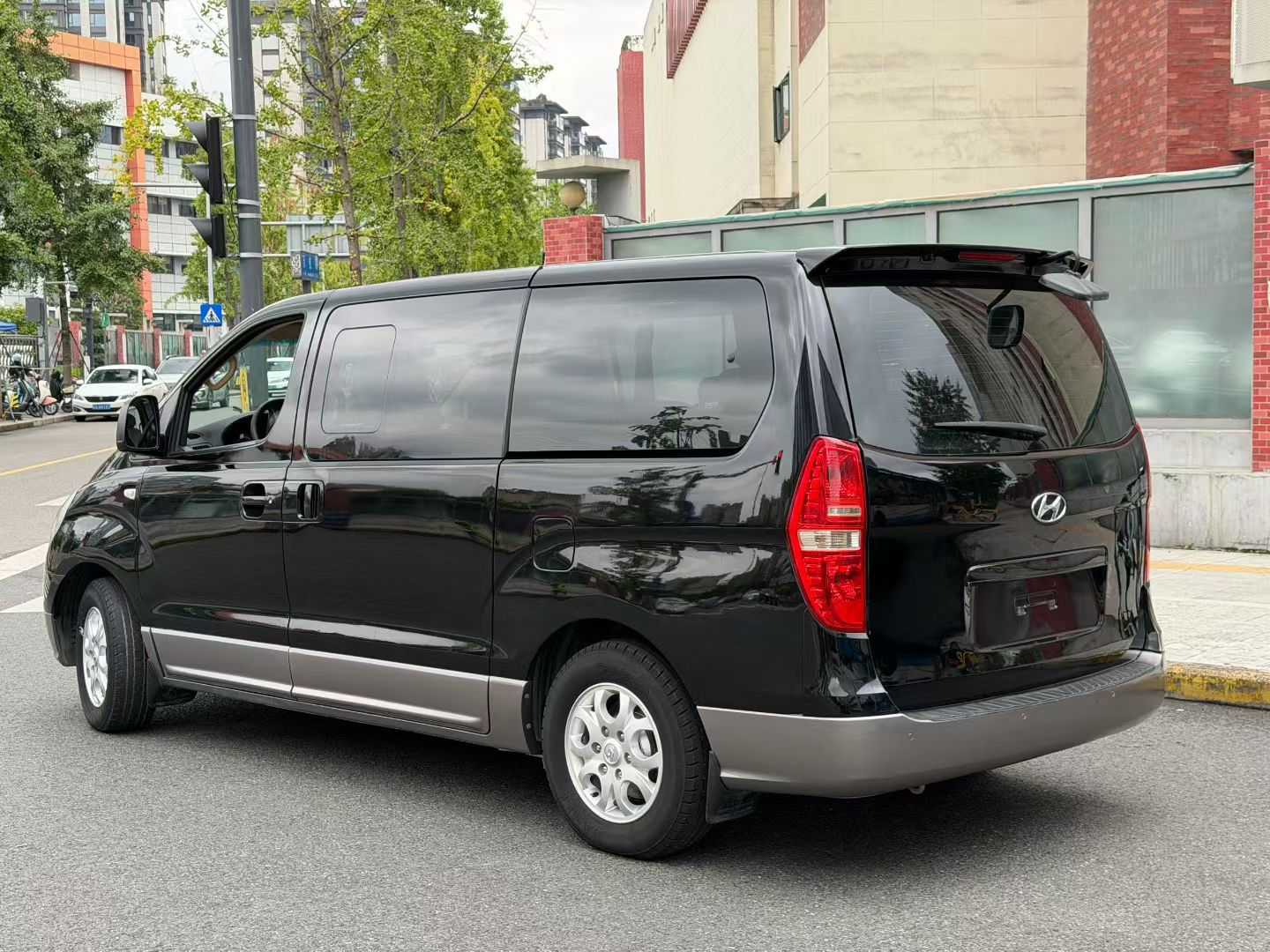 Hyundai H-1 2013 car image #6