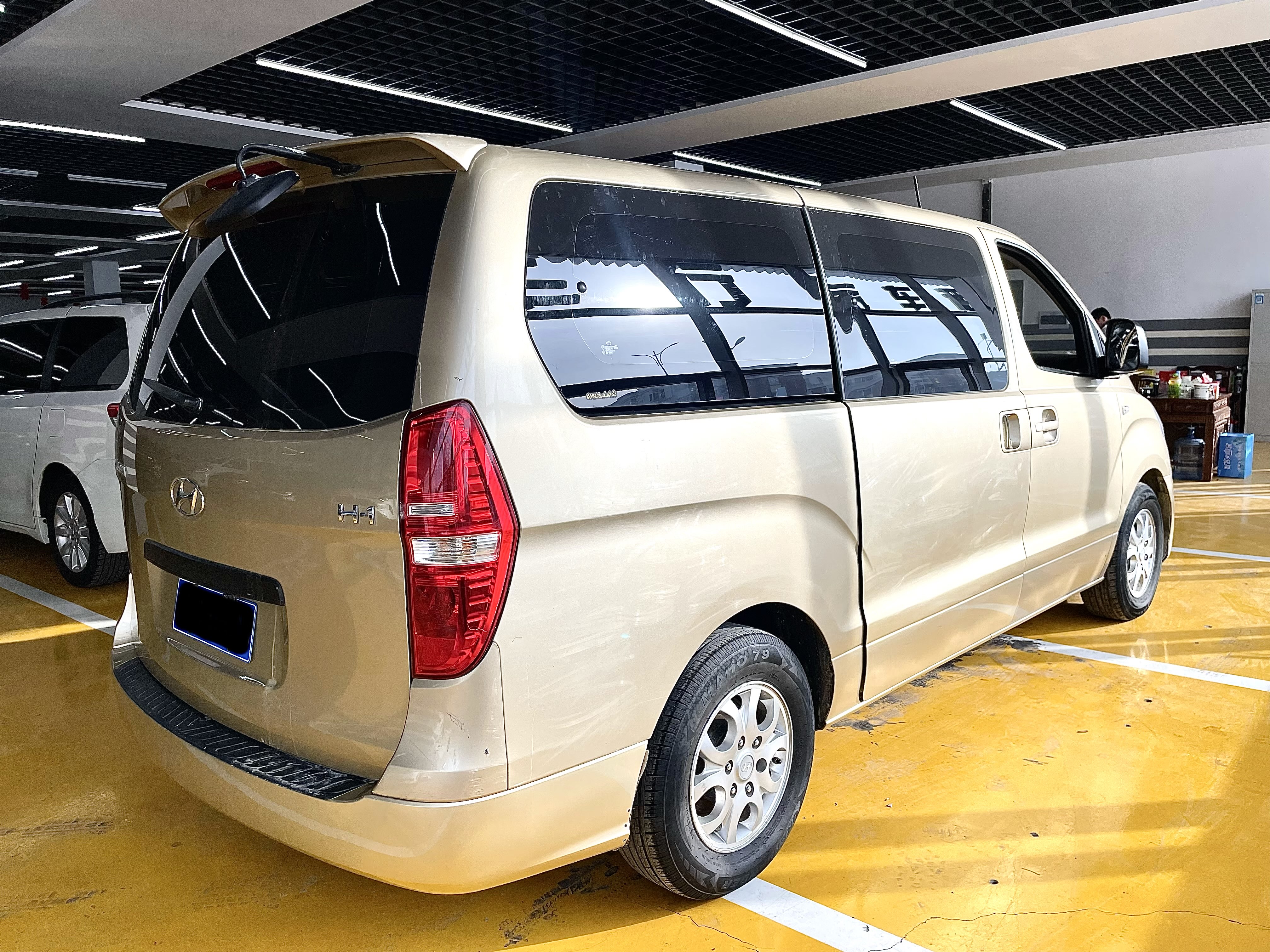 Hyundai H-1 2011 #6 Hyundai H-1 2011 car image #6