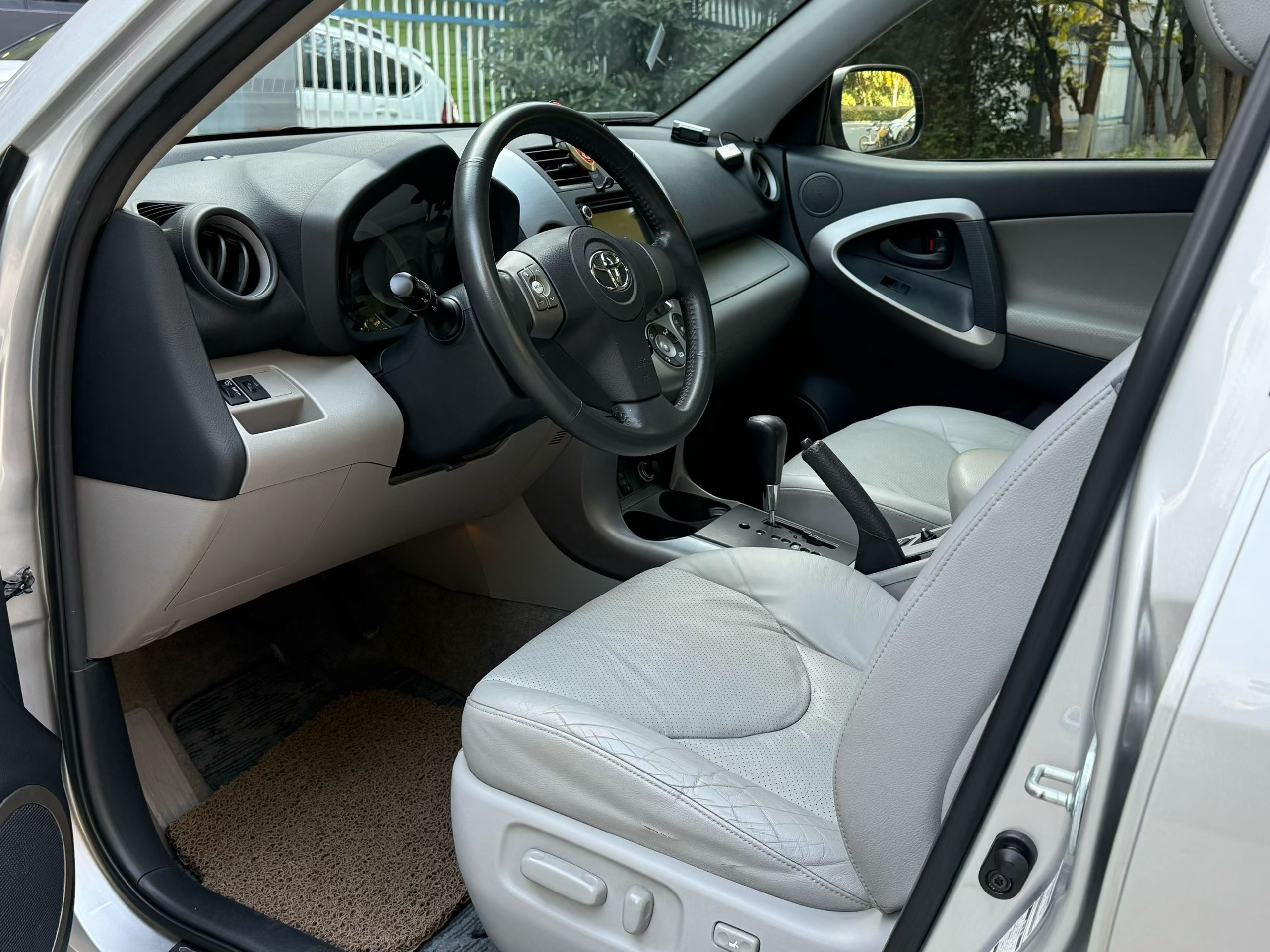 Toyota RAV4 (Imported) 2007 image de voiture #6