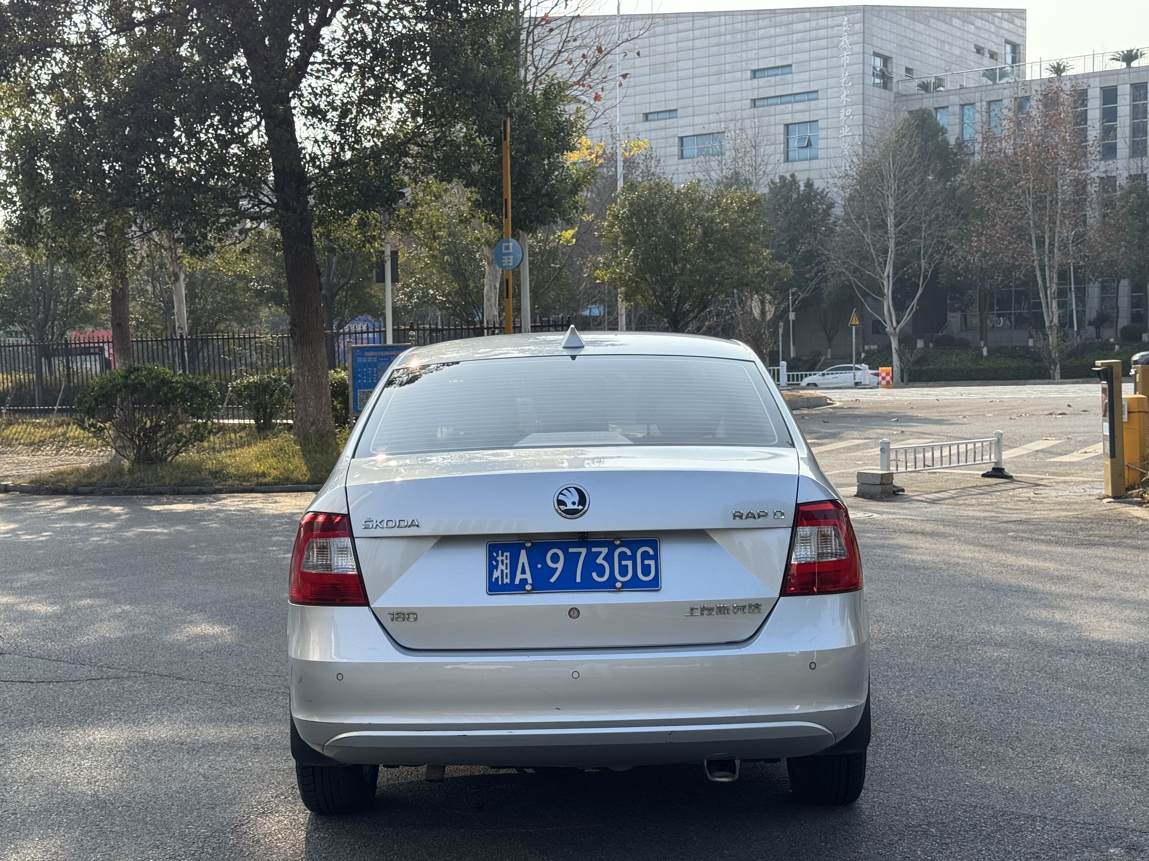 Skoda Rapid 2017 #6 Skoda Rapid 2017 car image #6