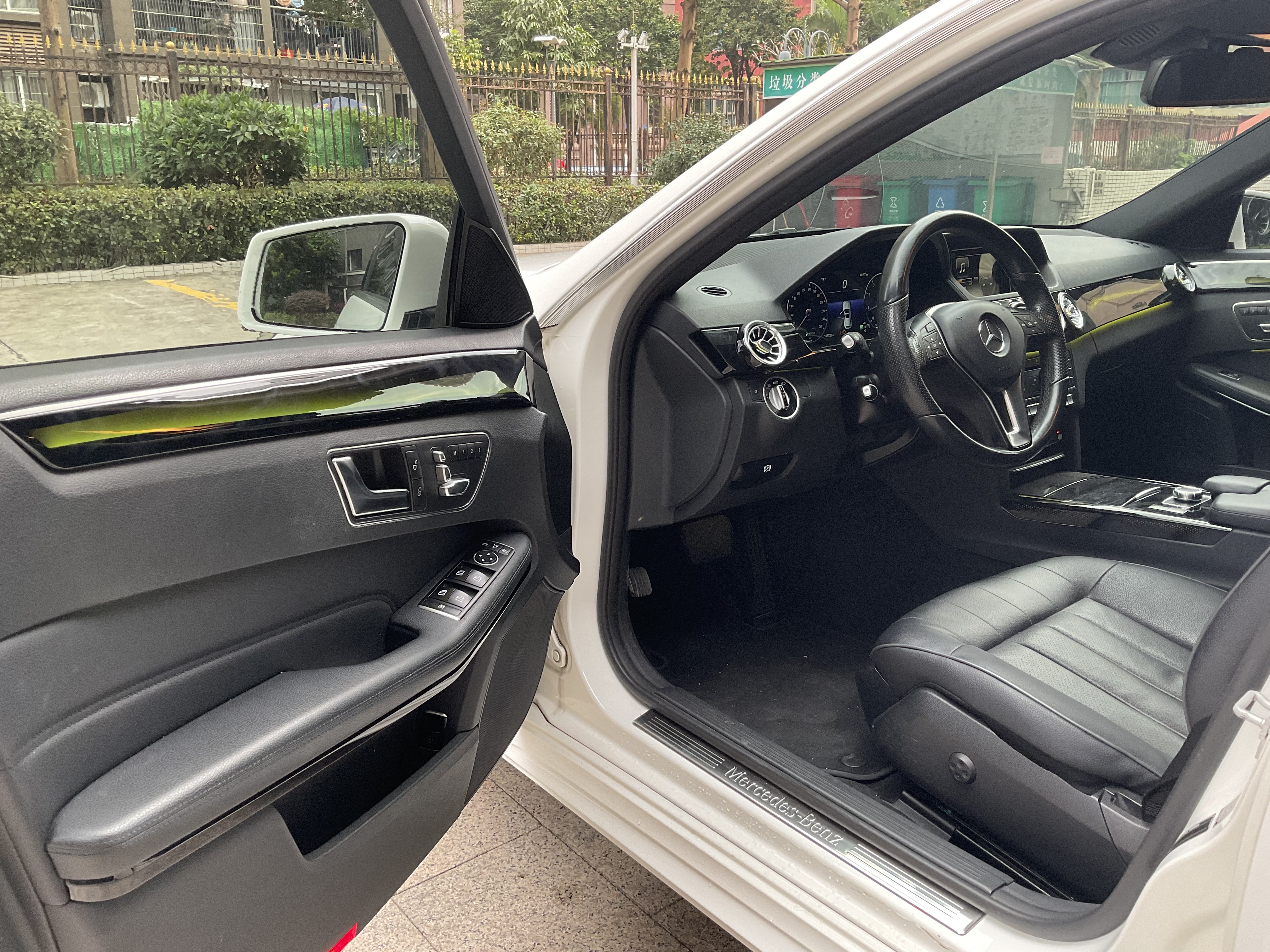 Mercedes-Benz E Class 2015 car image #6