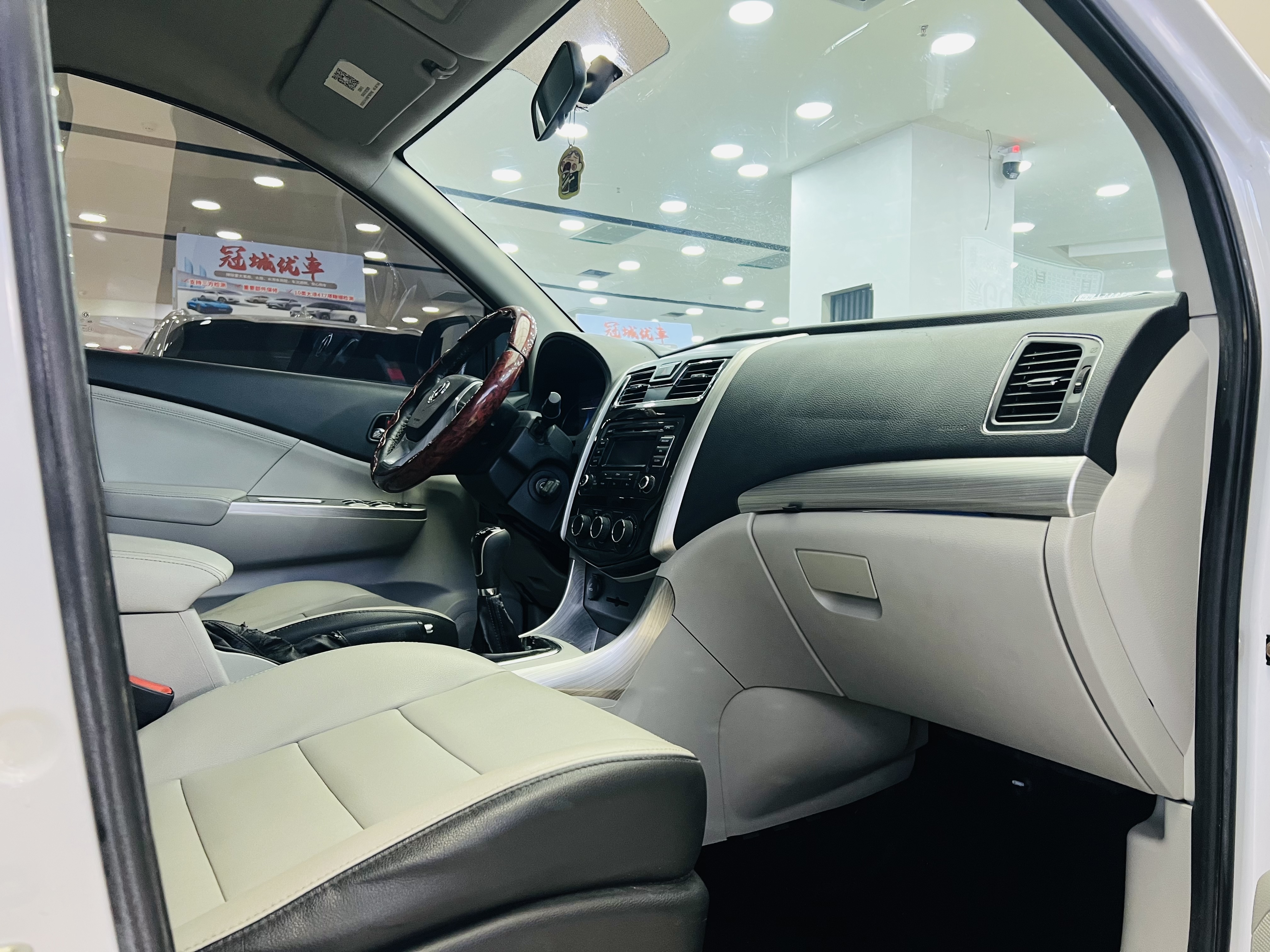 Forthing S500 2016 car image #6