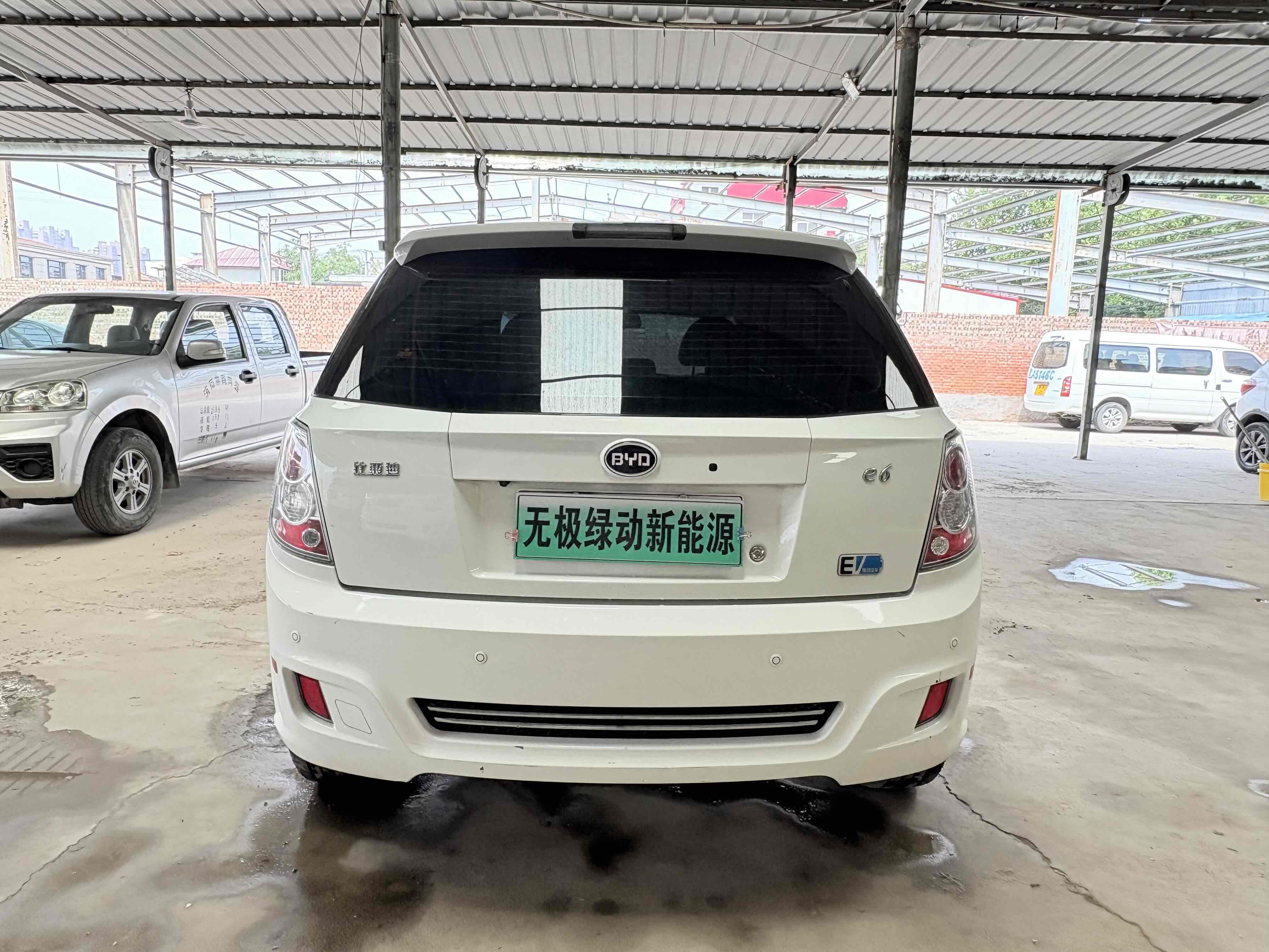 BYD e6 2015 car image #6