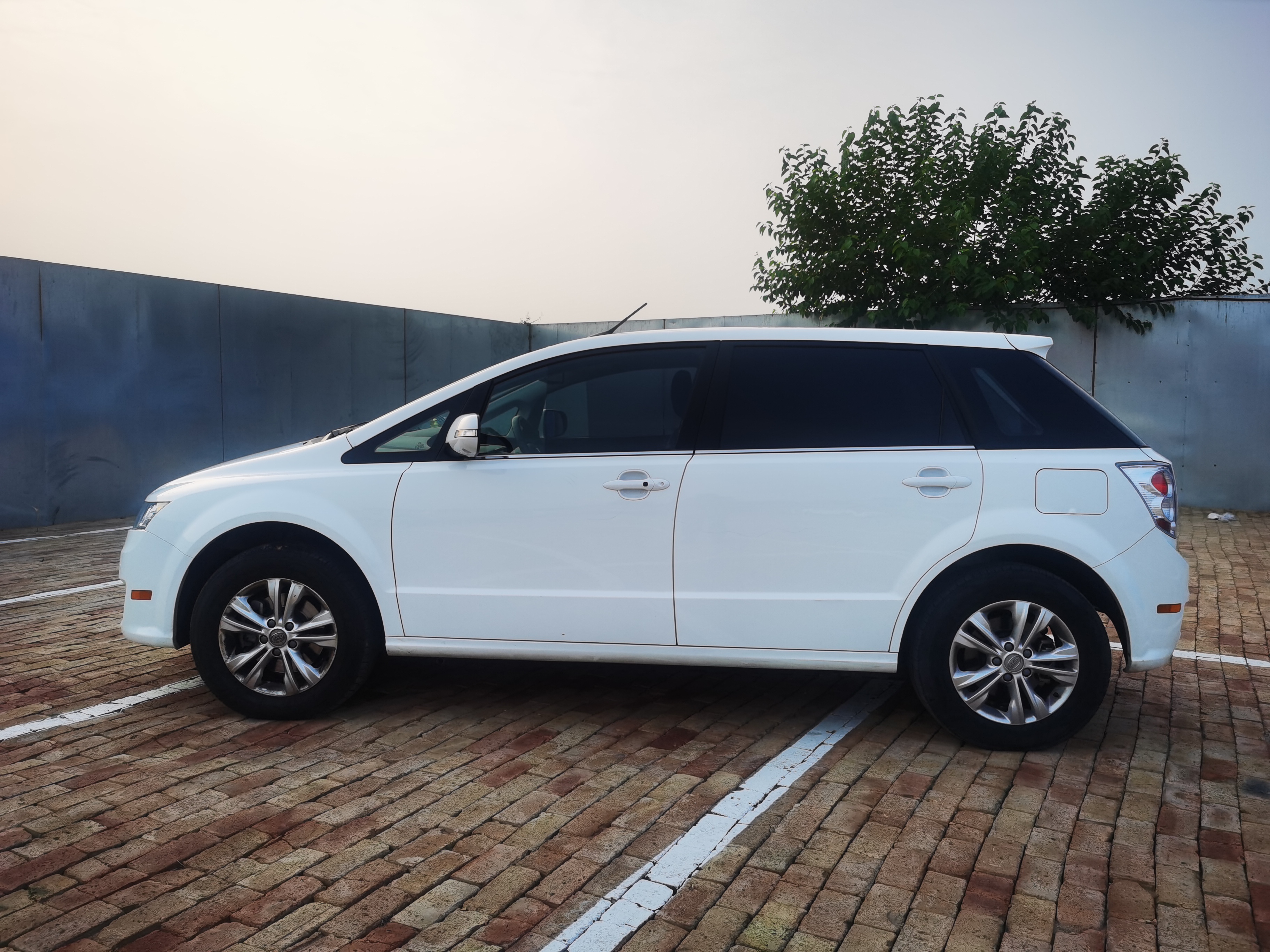 BYD e6 2017 #6 BYD e6 2017 car image #6