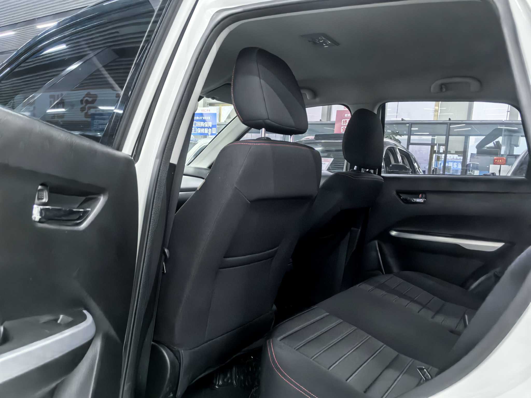 Suzuki Vitara 2019 image de voiture #6