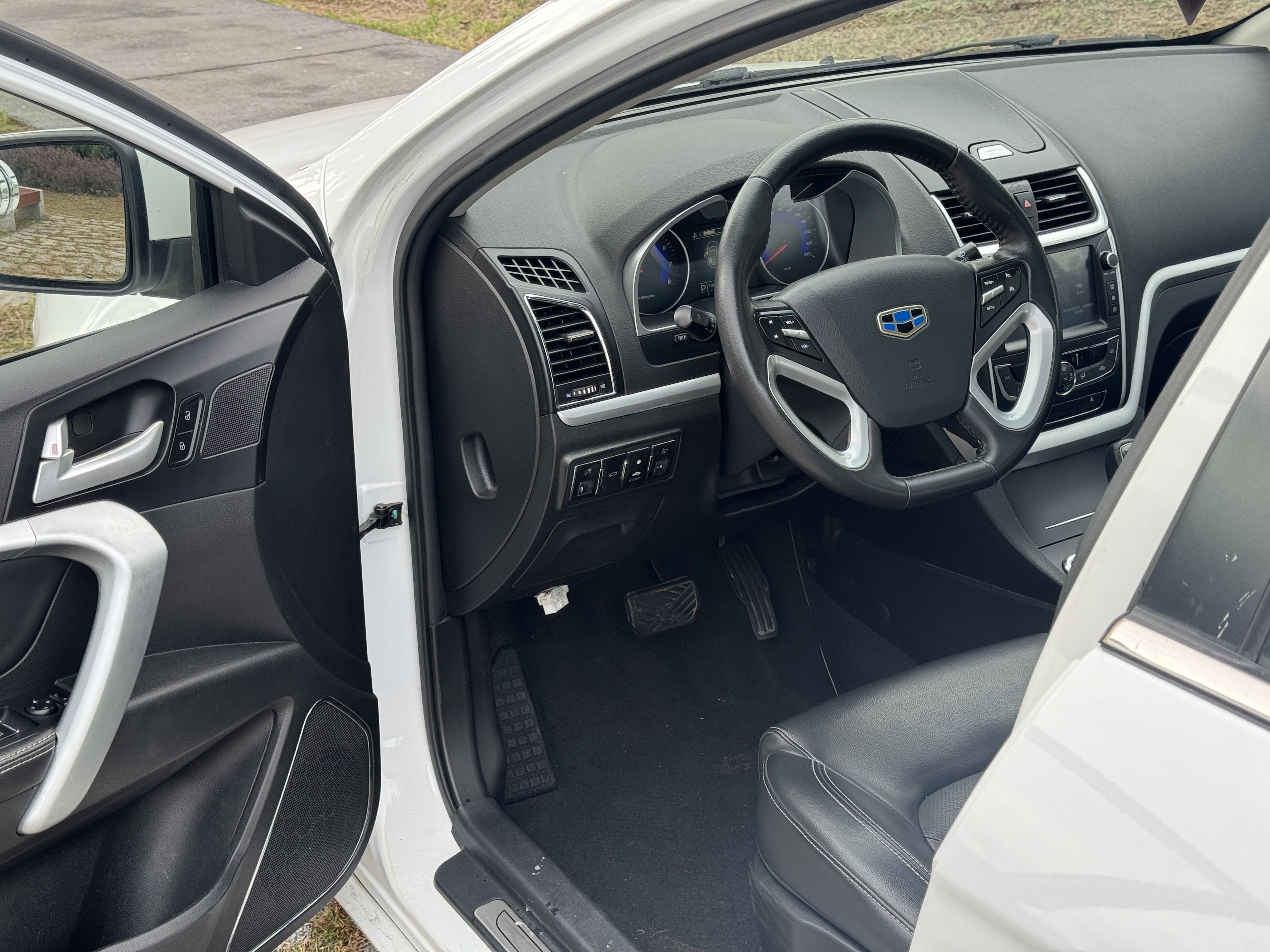 Emgrand 2016 #6 Emgrand 2016 car image #6