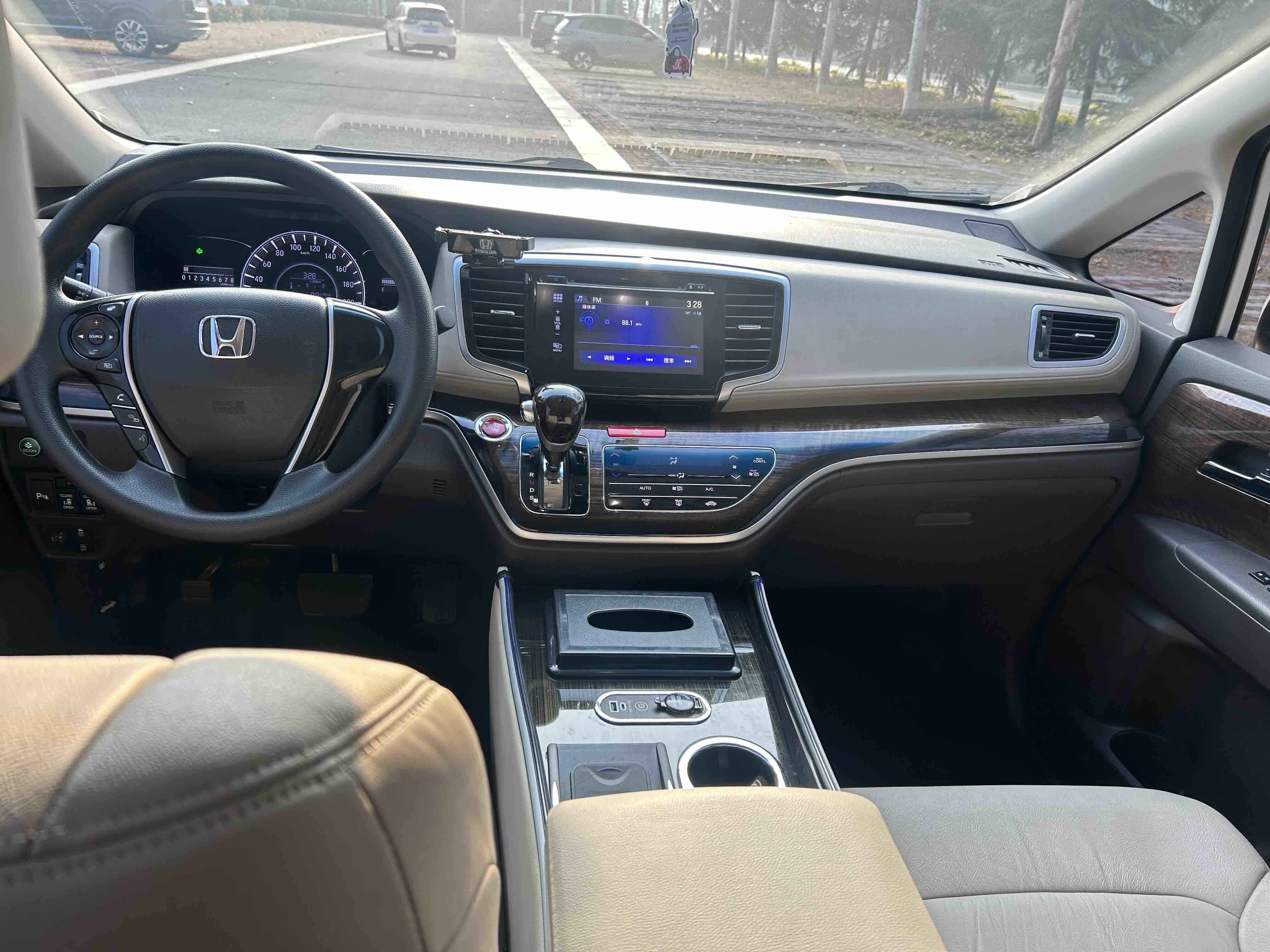 Honda ODYSSEY 2017 car image #6