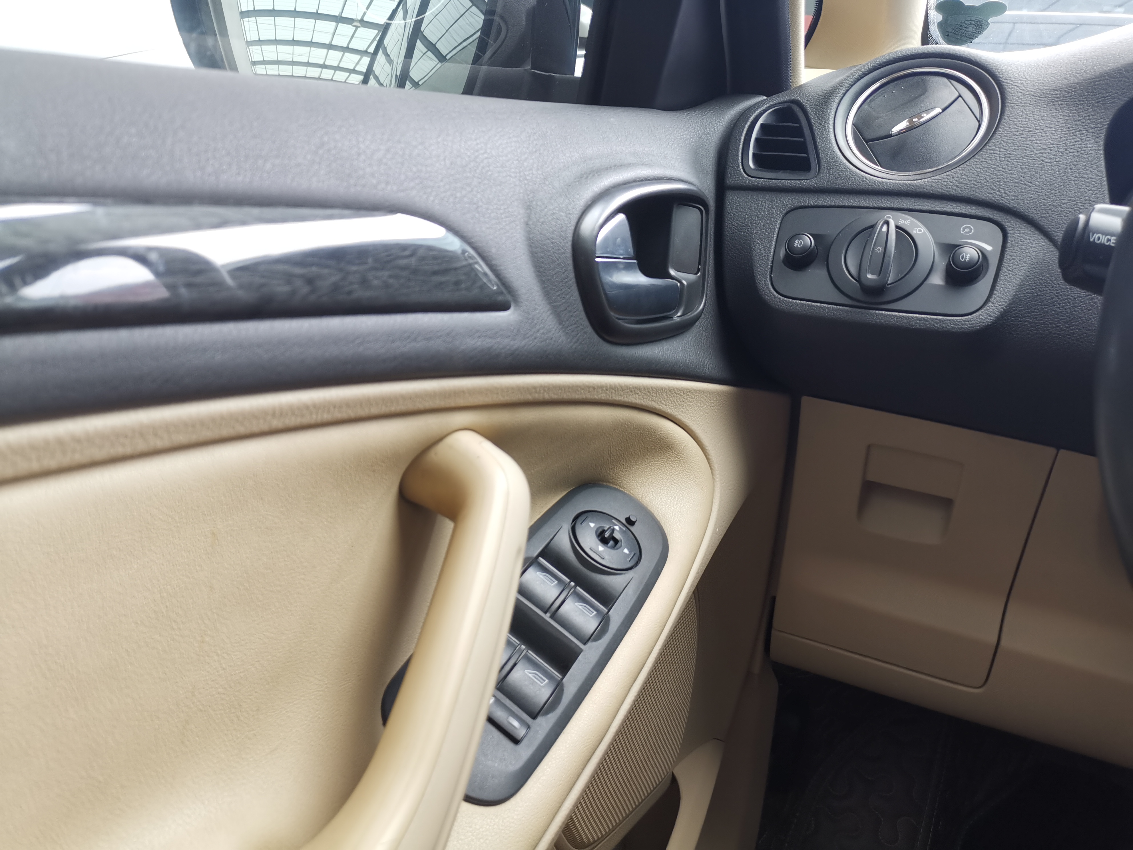 Ford S-MAX 2010 car image #6