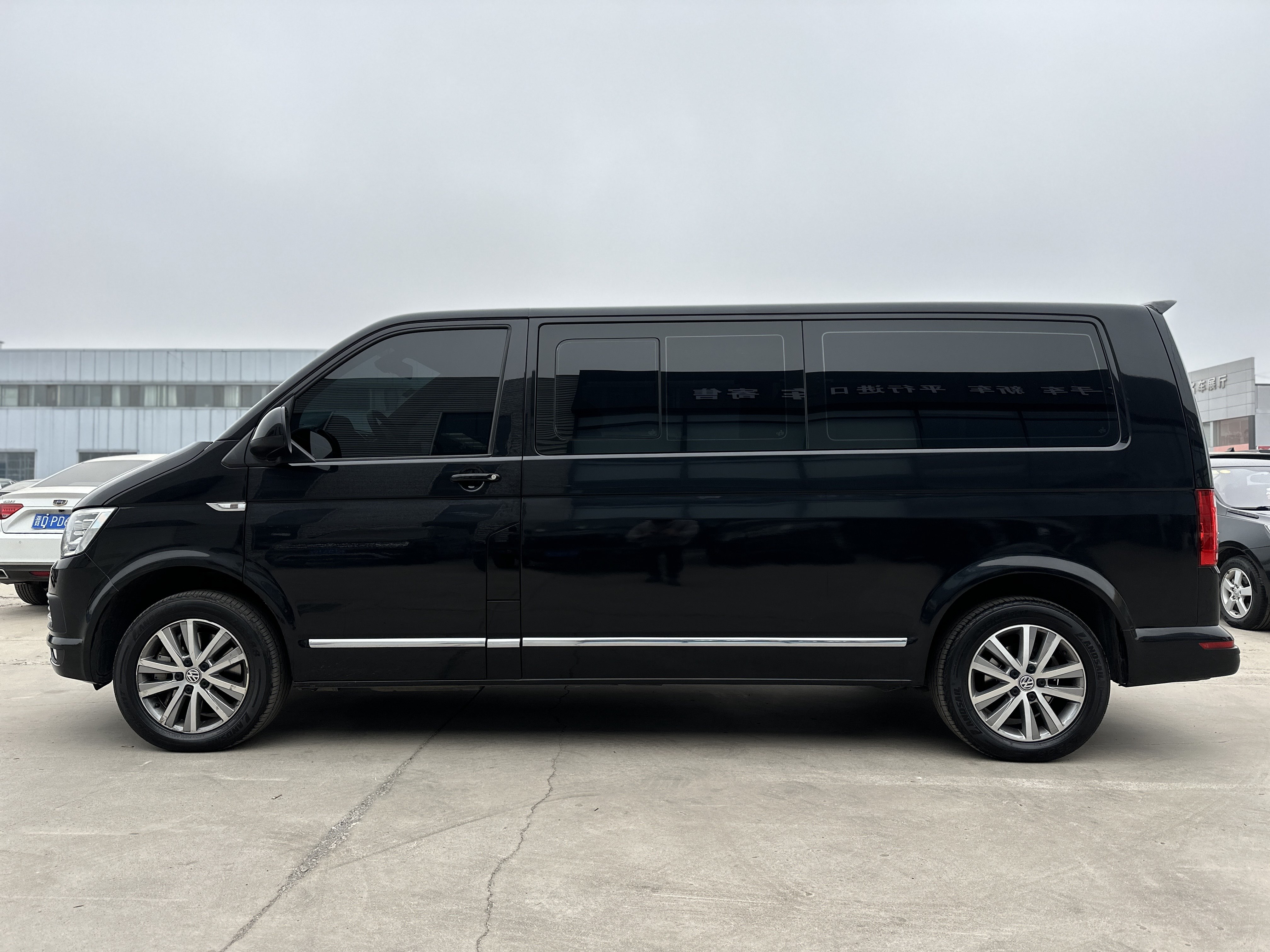 Volkswagen Caravelle 2019 car image #6