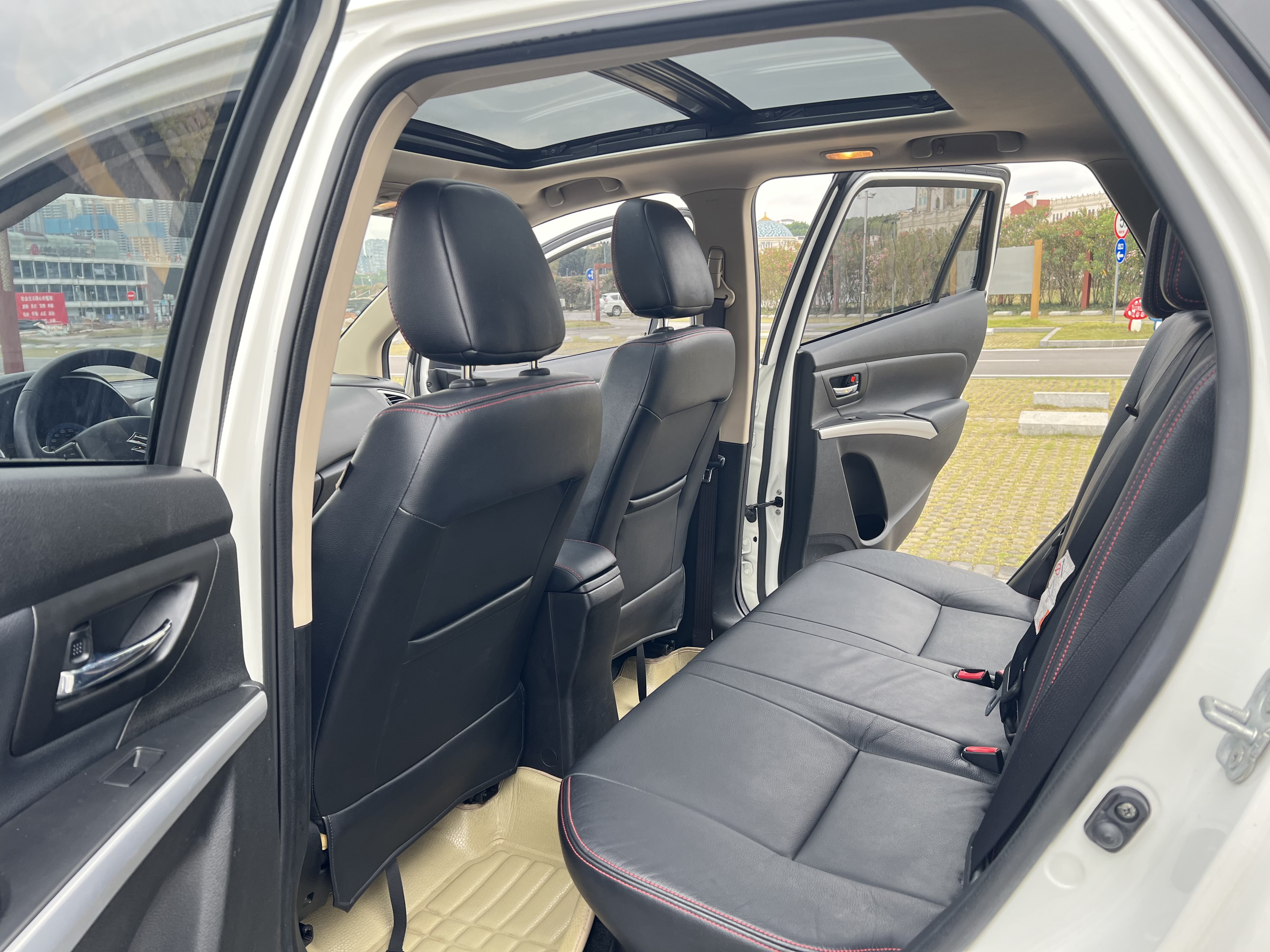 Suzuki S-Cross 2014 immagine di auto #6