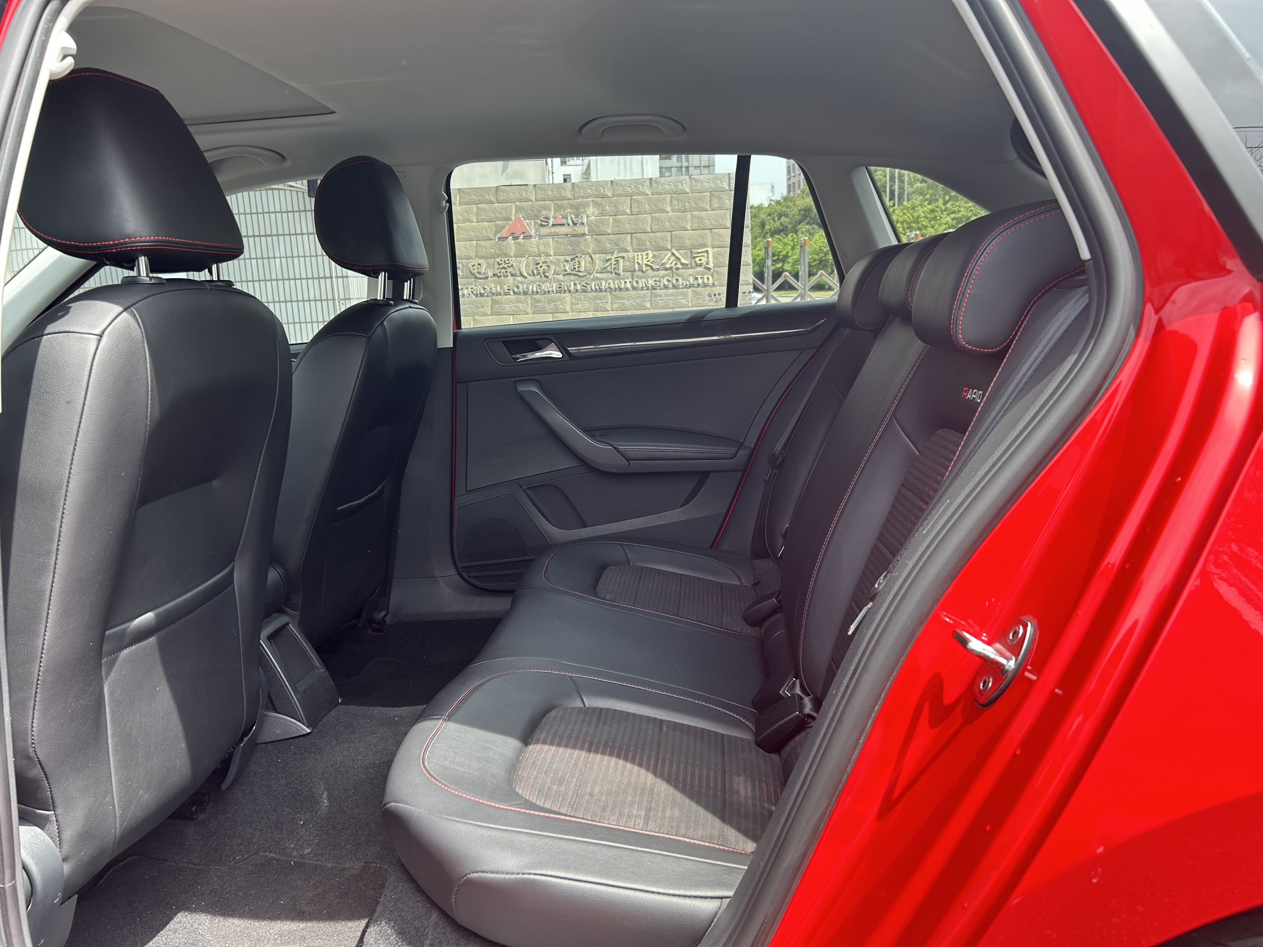 Skoda Rapid Spaceback 2016 car image #6