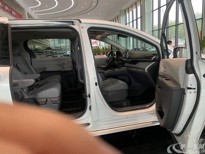 Toyota Granvia 2024 car image #6