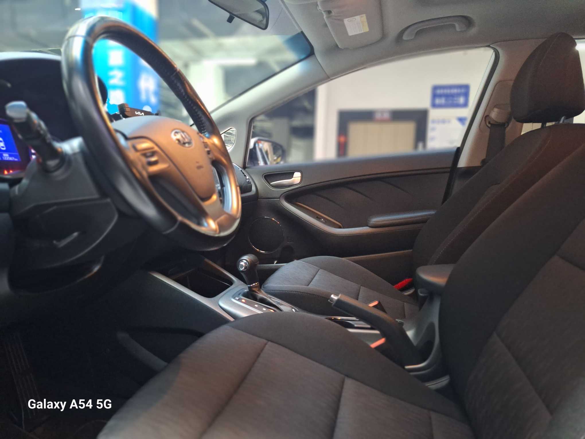 Kia Forte Koup 2015 car image #6