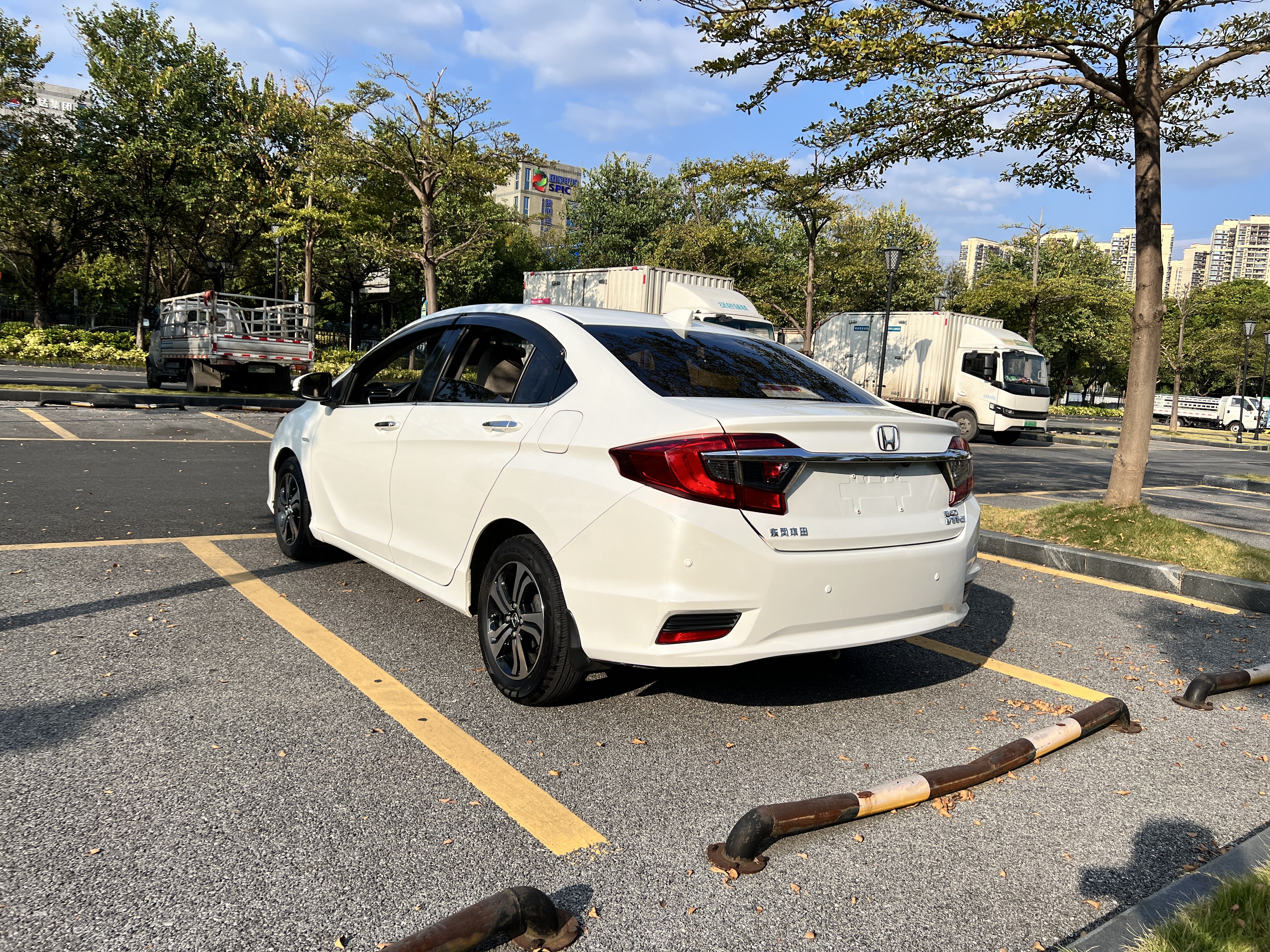 Honda Greiz 2016 #6 Honda Greiz 2016 car image #6