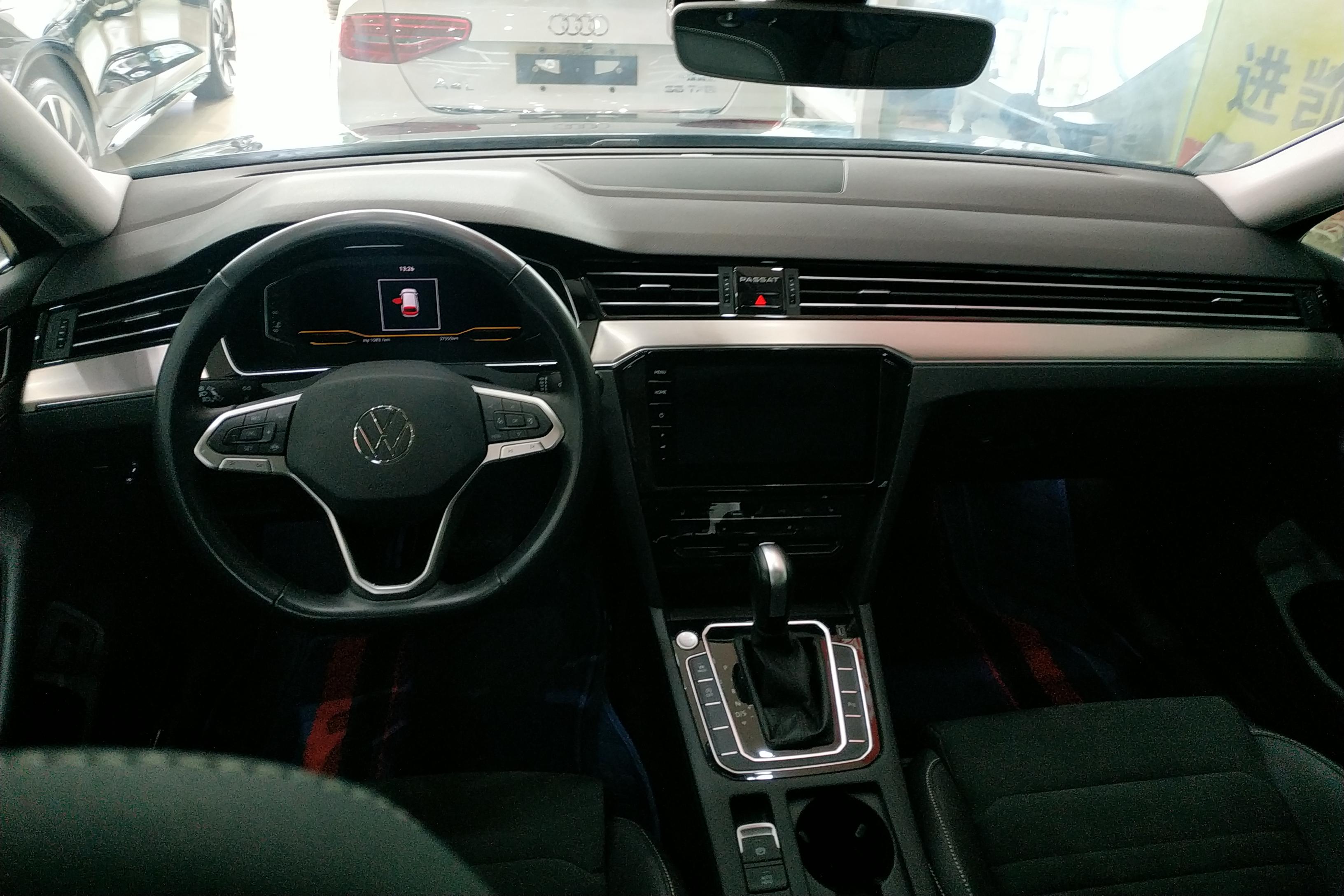 Volkswagen Passat Variant 2023 immagine di auto #6