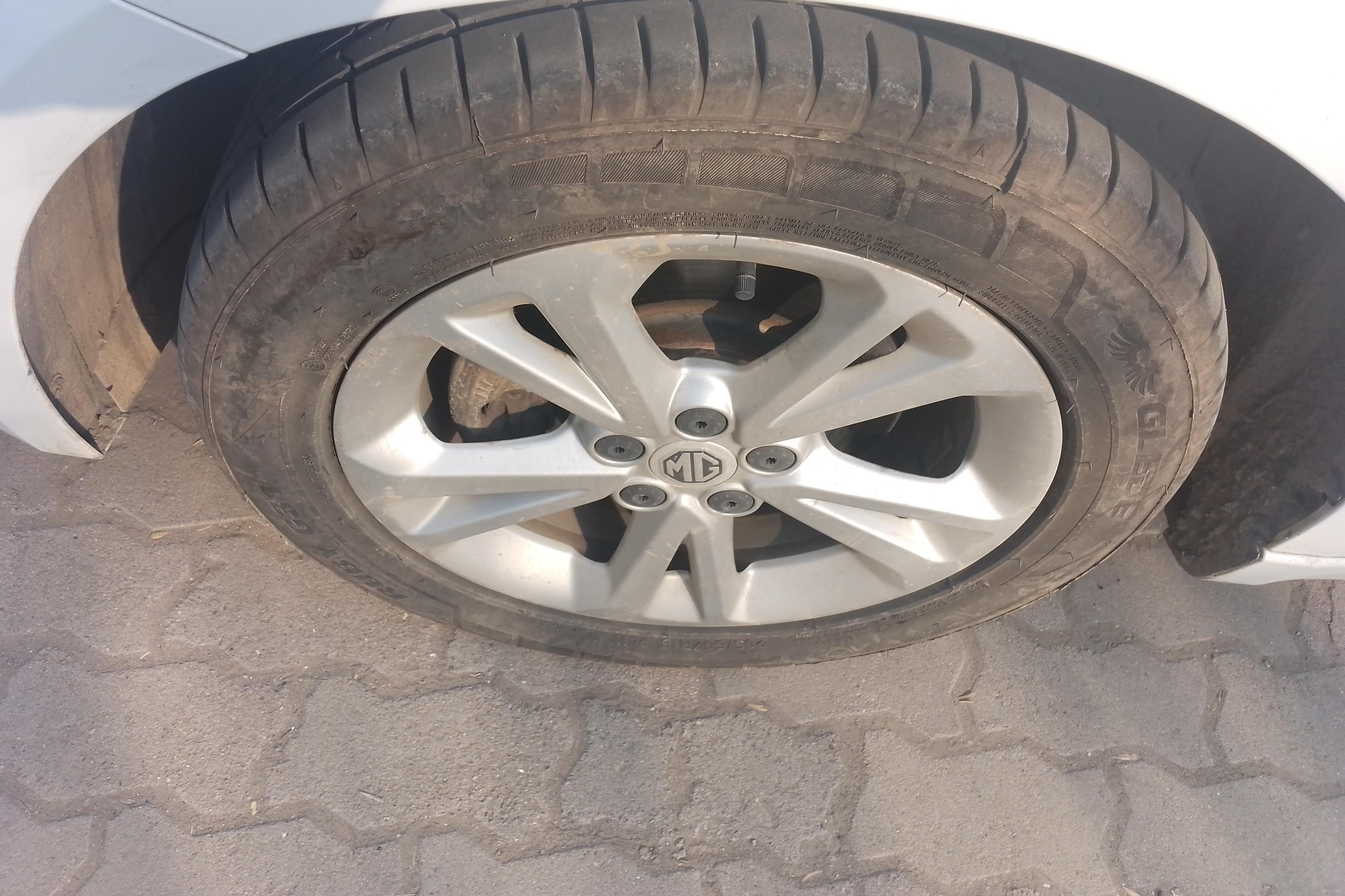 MG GT 2017 car image #6