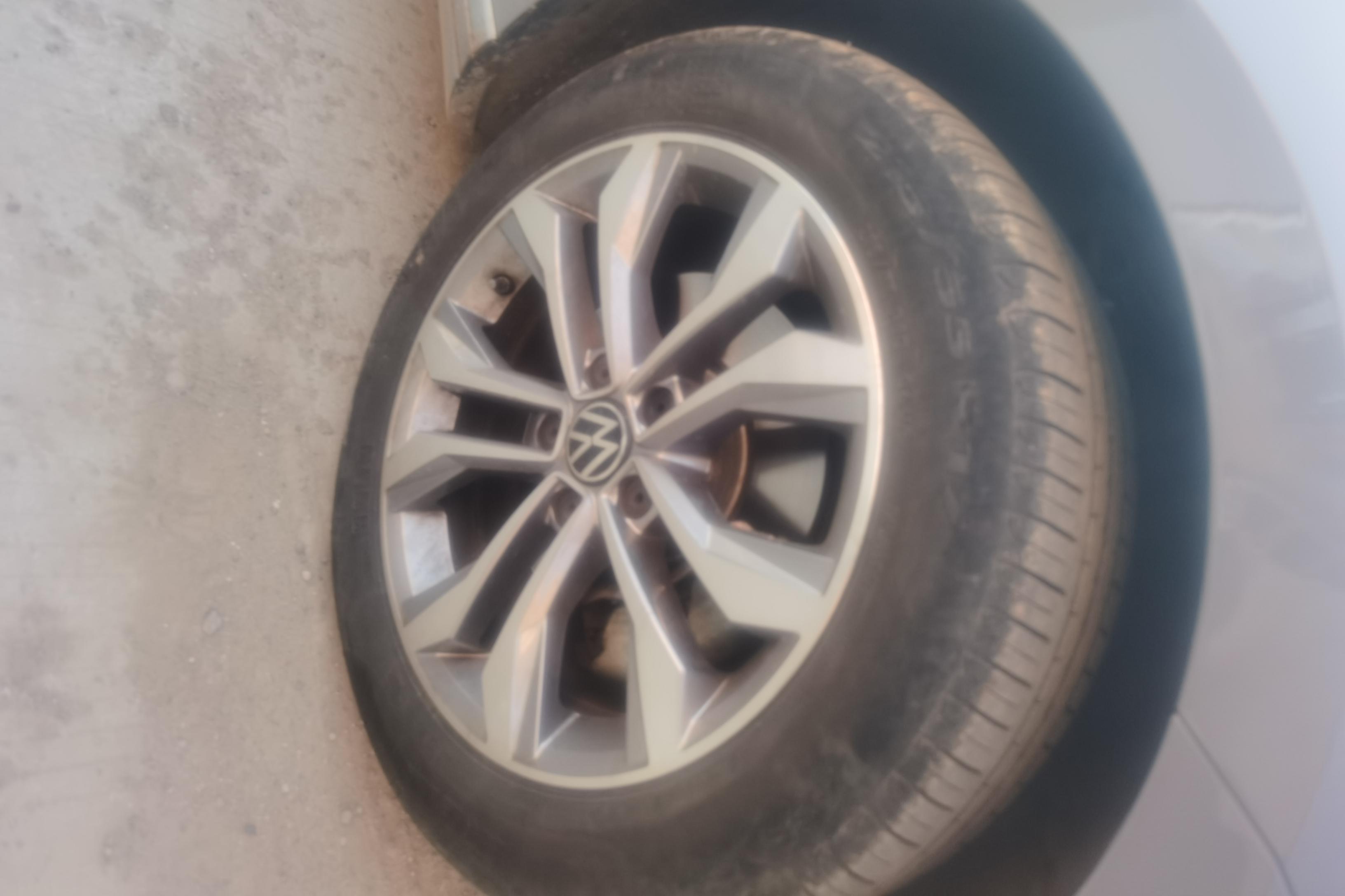 Volkswagen Passat Variant 2023 immagine di auto #6