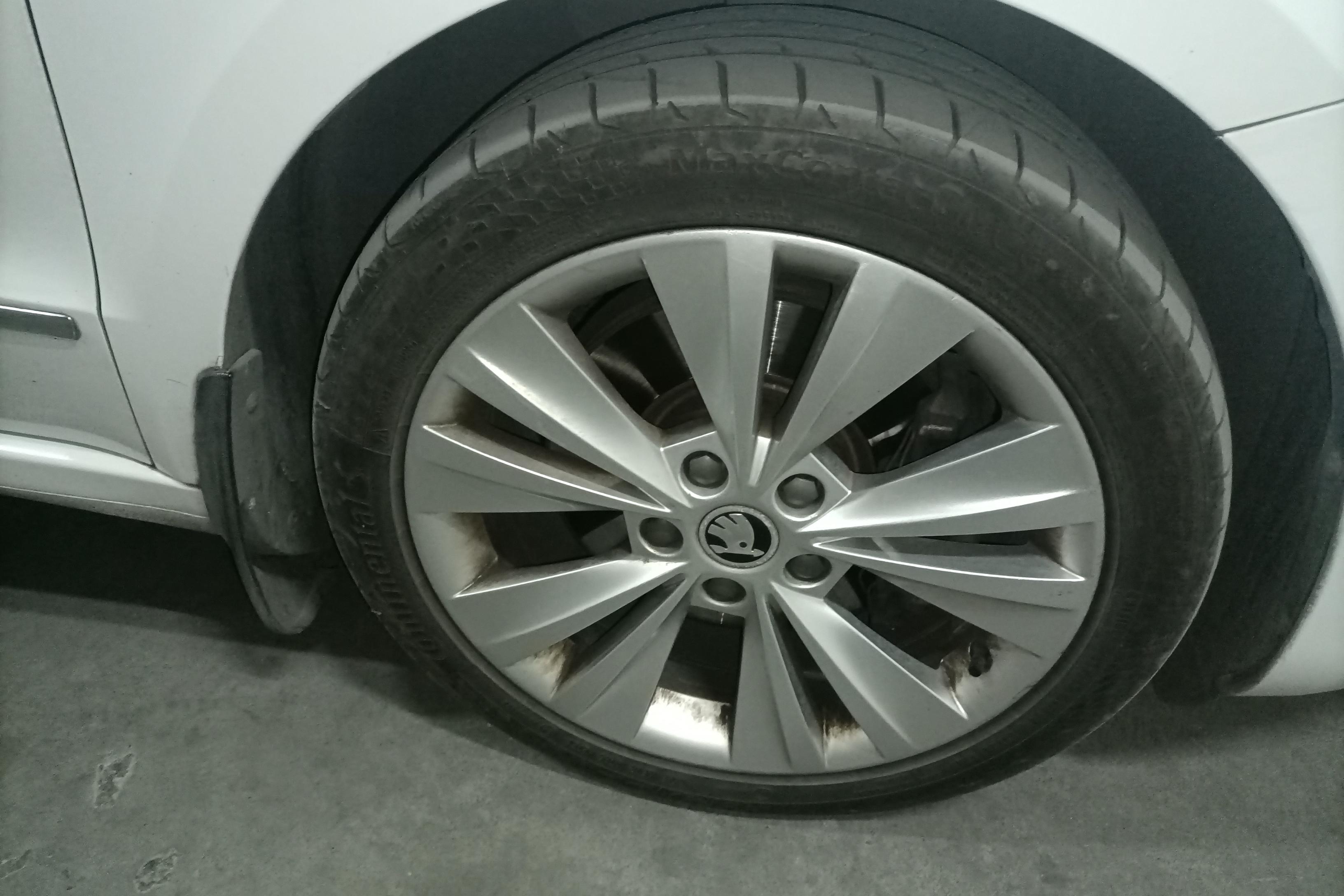 Skoda Superb Combi 2014 car image #6